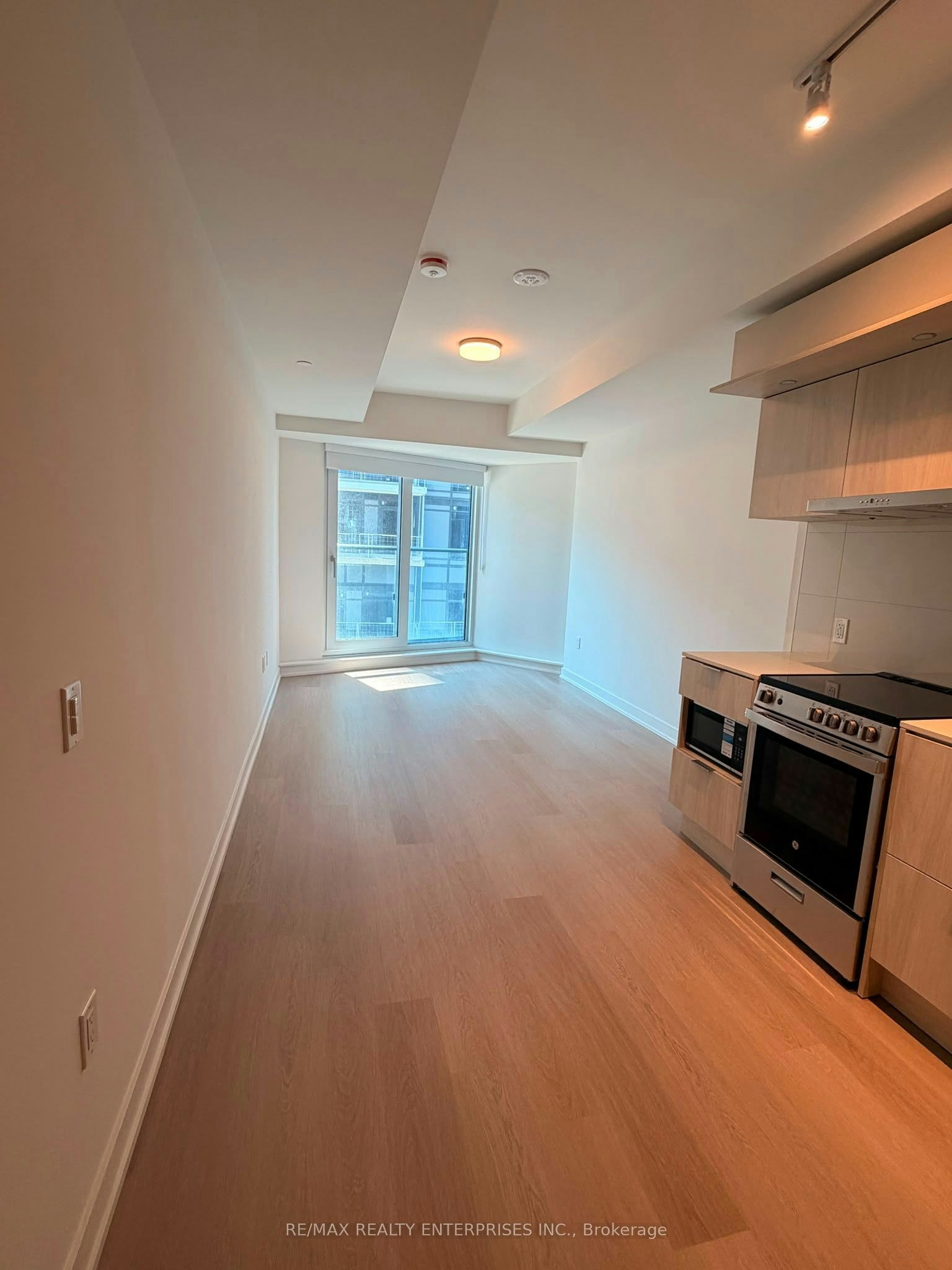 325-448 Burnhamthorpe Road W, Mississauga, ON, L5B 0R4 - 8