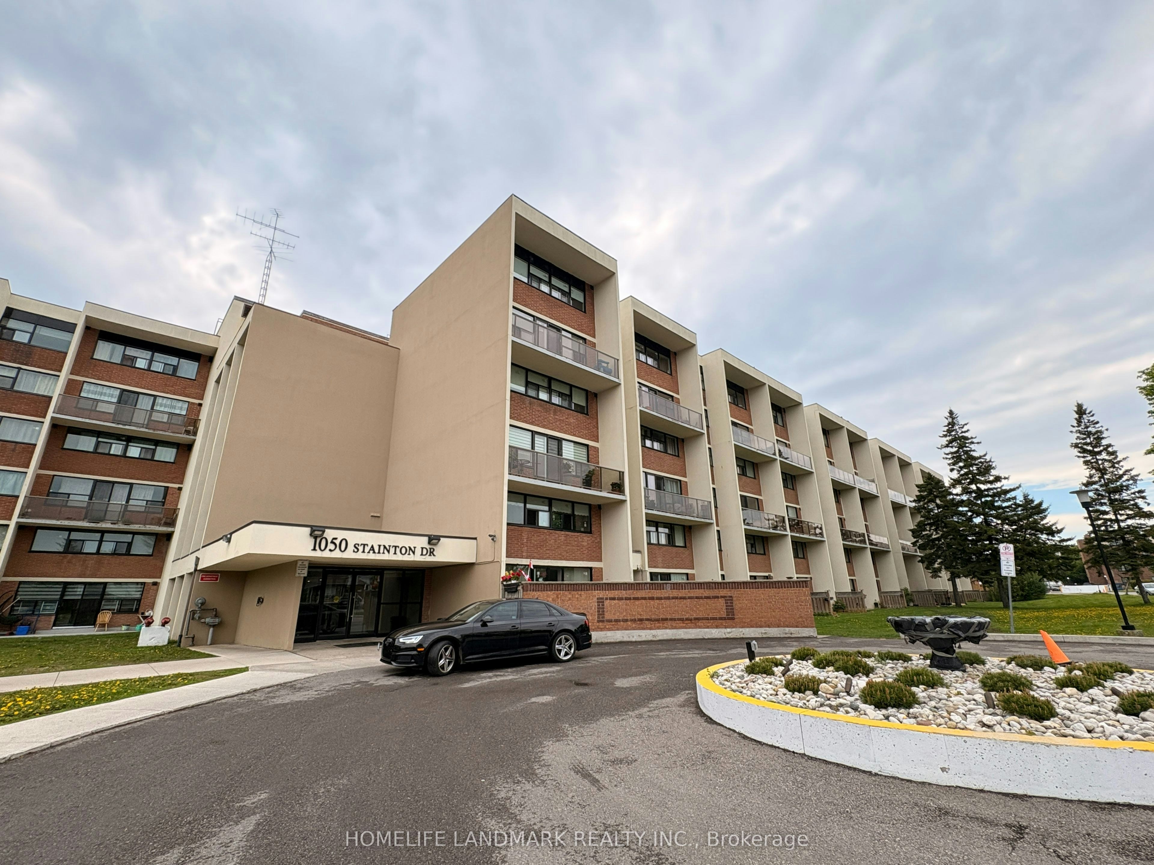 327-1050 Stainton Drive, Mississauga, ON, L5C 2T7