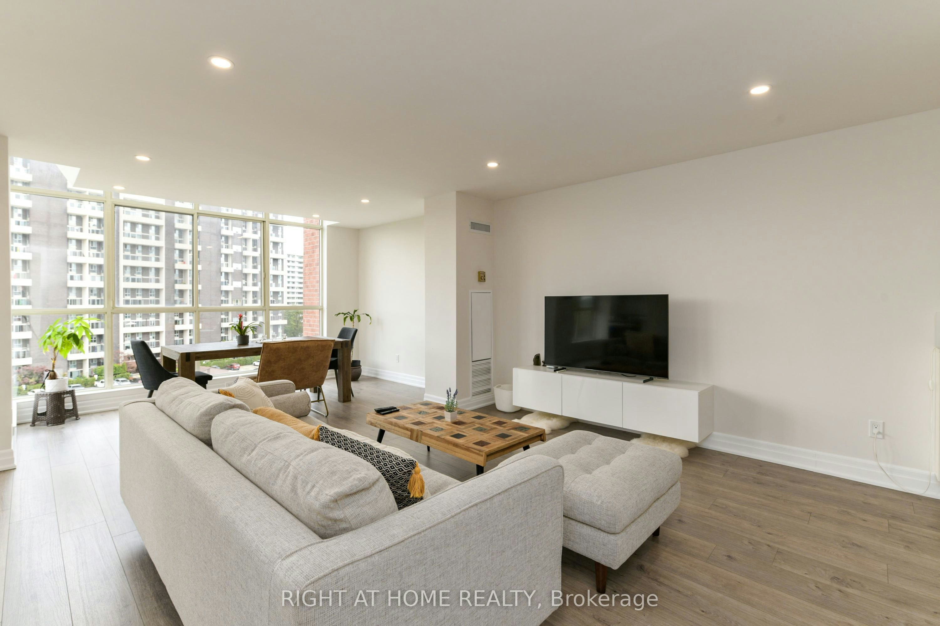 853-24 Southport Street, Toronto, ON, M6S 4Z1 - 5