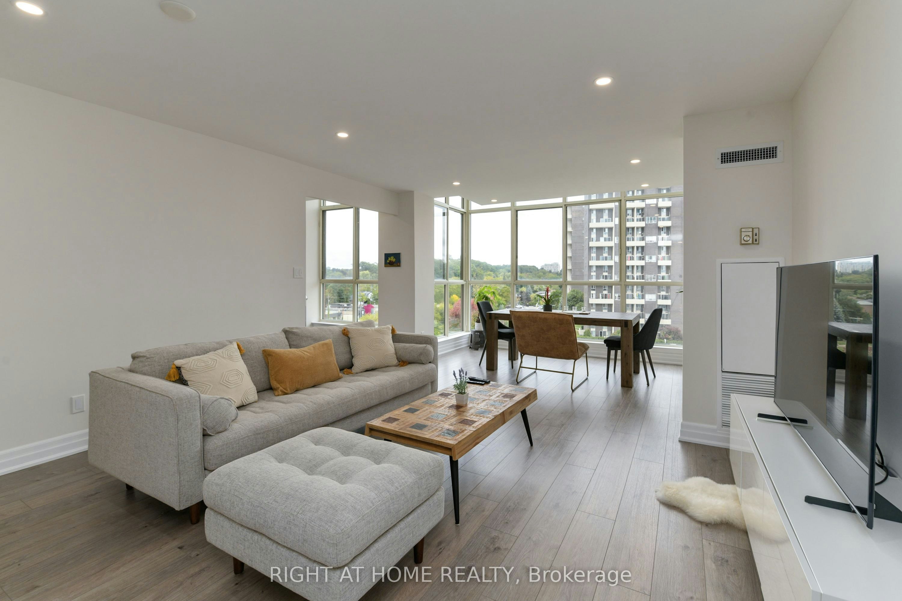 853-24 Southport Street, Toronto, ON, M6S 4Z1