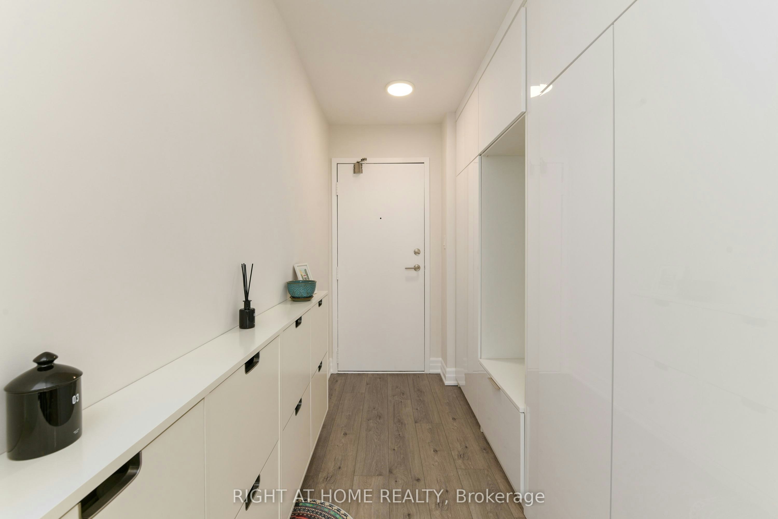 853-24 Southport Street, Toronto, ON, M6S 4Z1 - 3