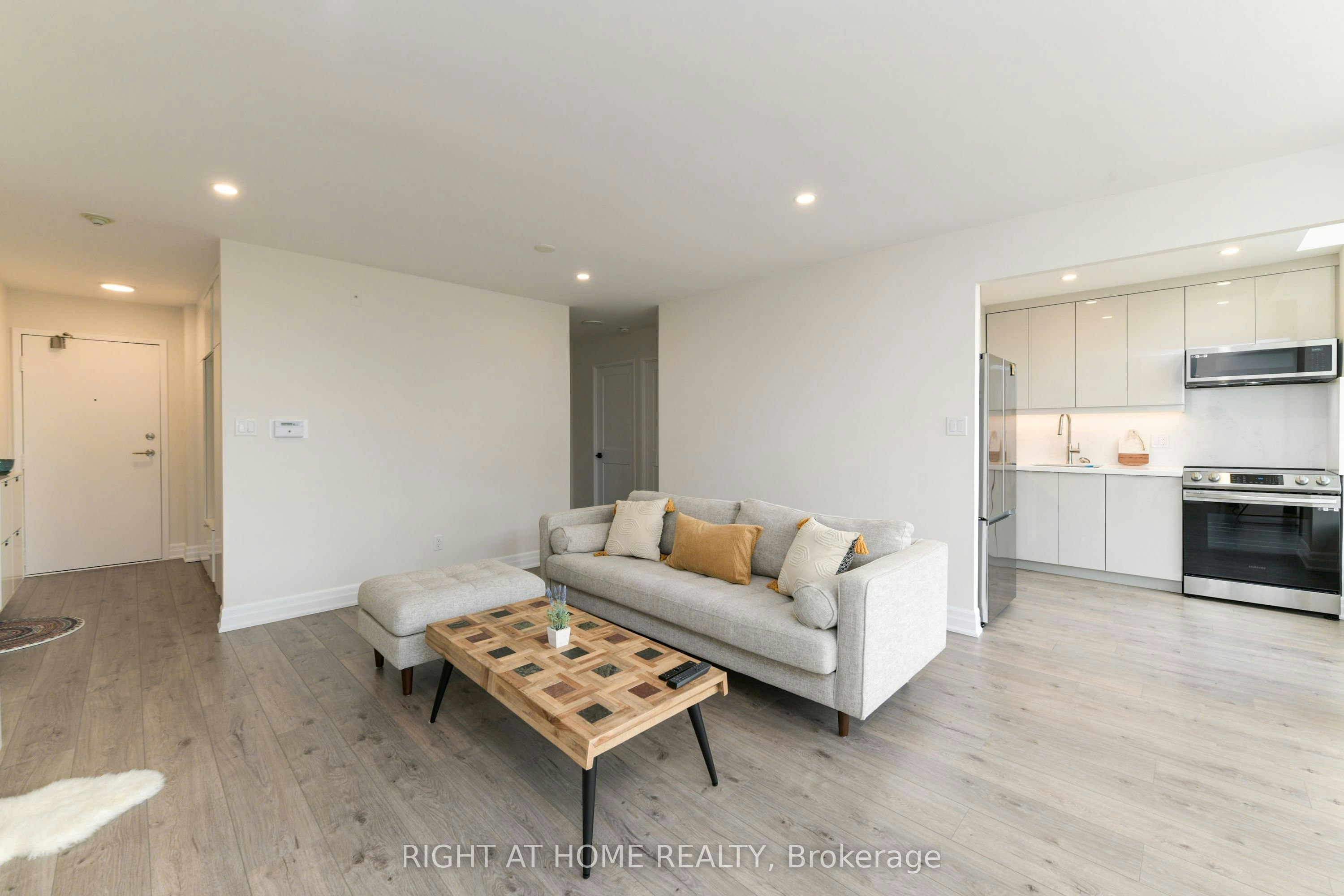 853-24 Southport Street, Toronto, ON, M6S 4Z1 - 7