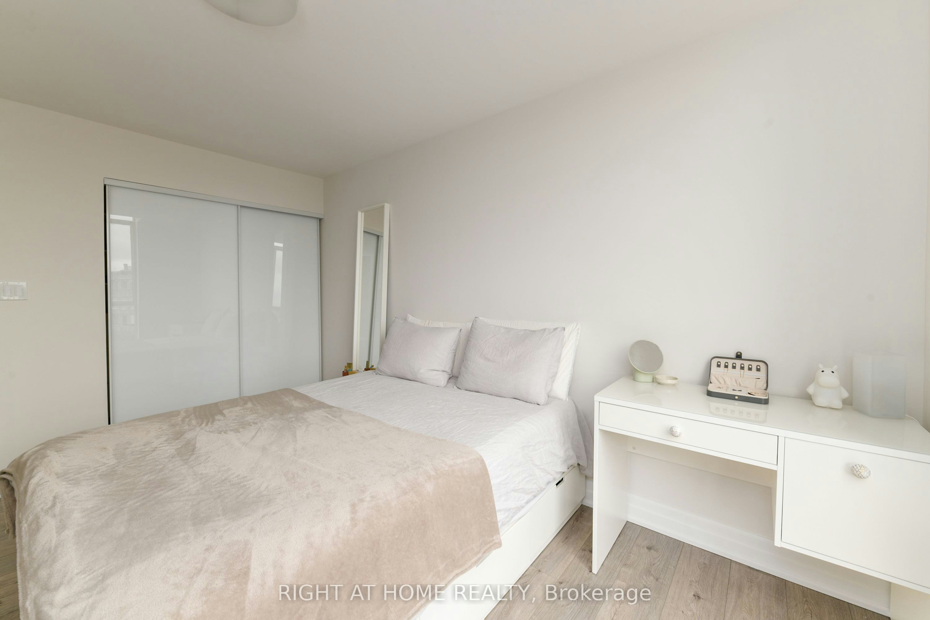 853-24 Southport Street, Toronto, ON, M6S 4Z1 - 14
