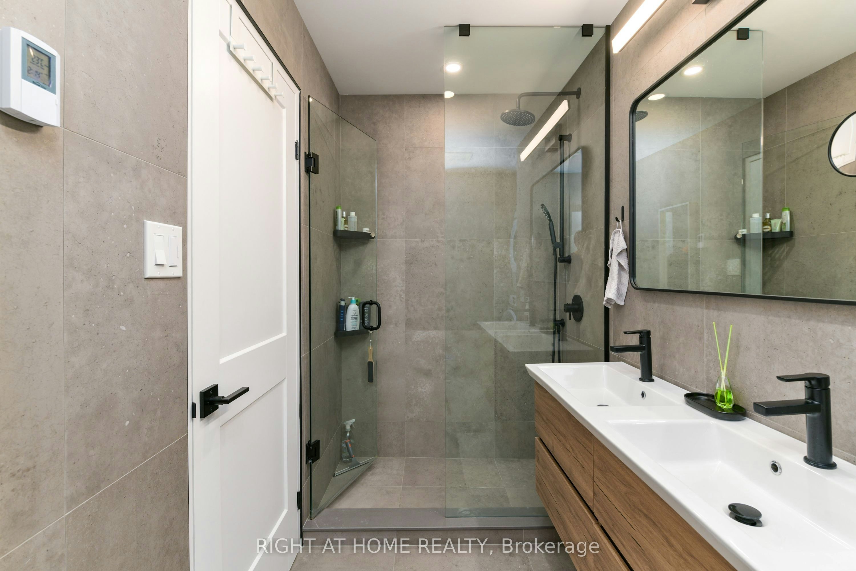 853-24 Southport Street, Toronto, ON, M6S 4Z1 - 20