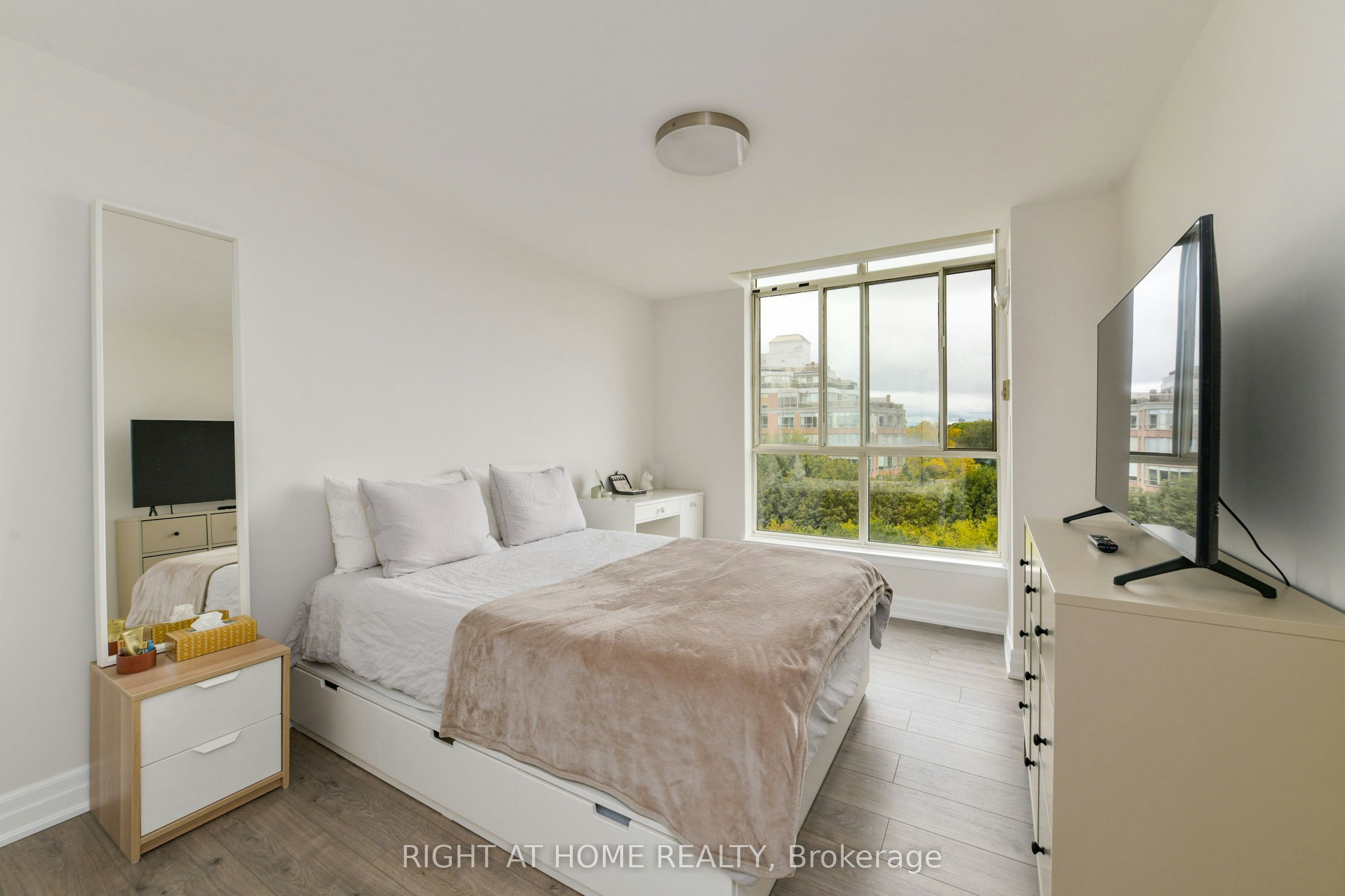 853-24 Southport Street, Toronto, ON, M6S 4Z1 - 13