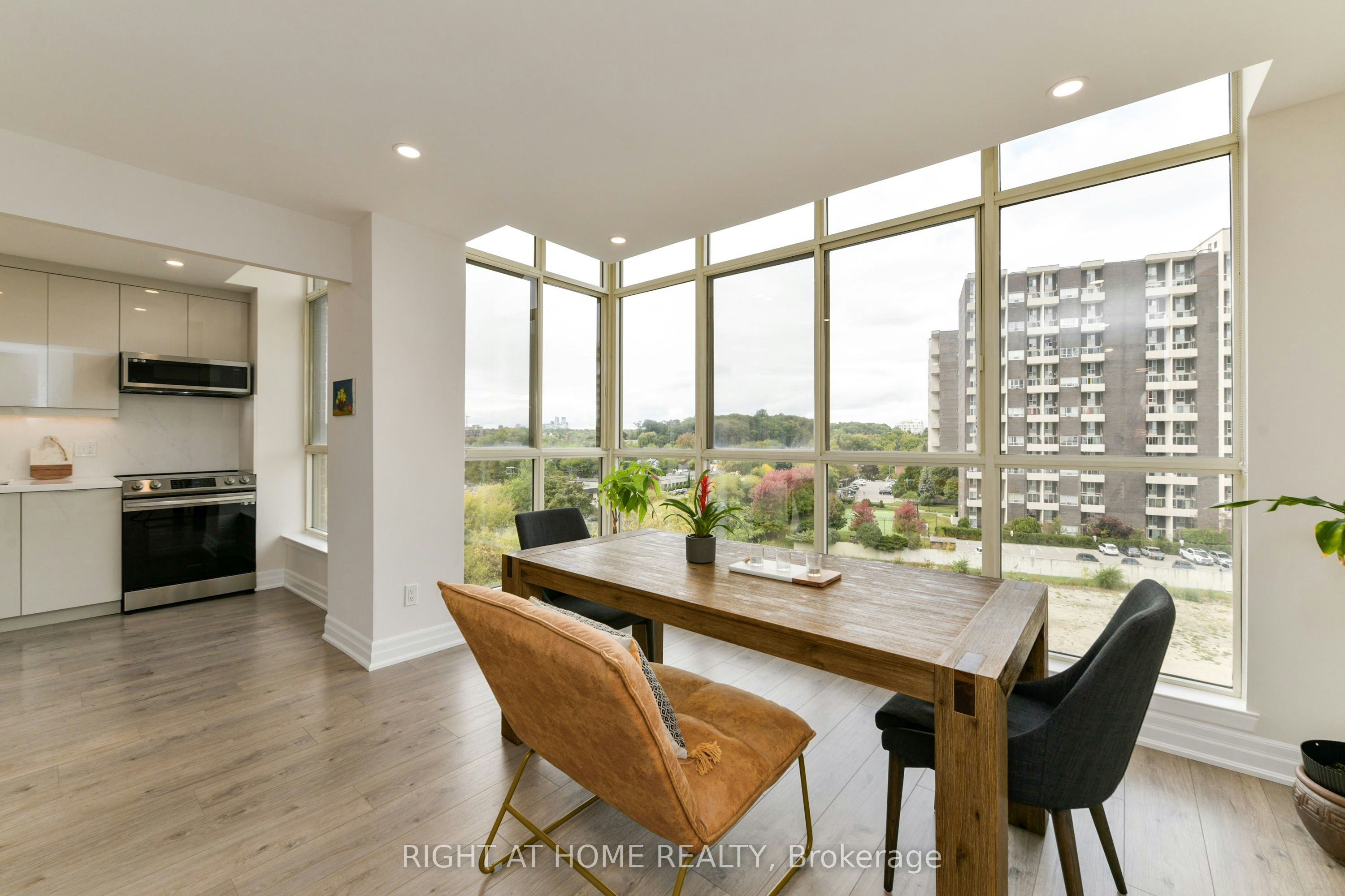 853-24 Southport Street, Toronto, ON, M6S 4Z1 - 10