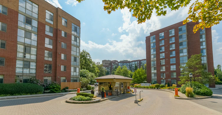 853-24 Southport Street, Toronto, ON, M6S 4Z1 - 2