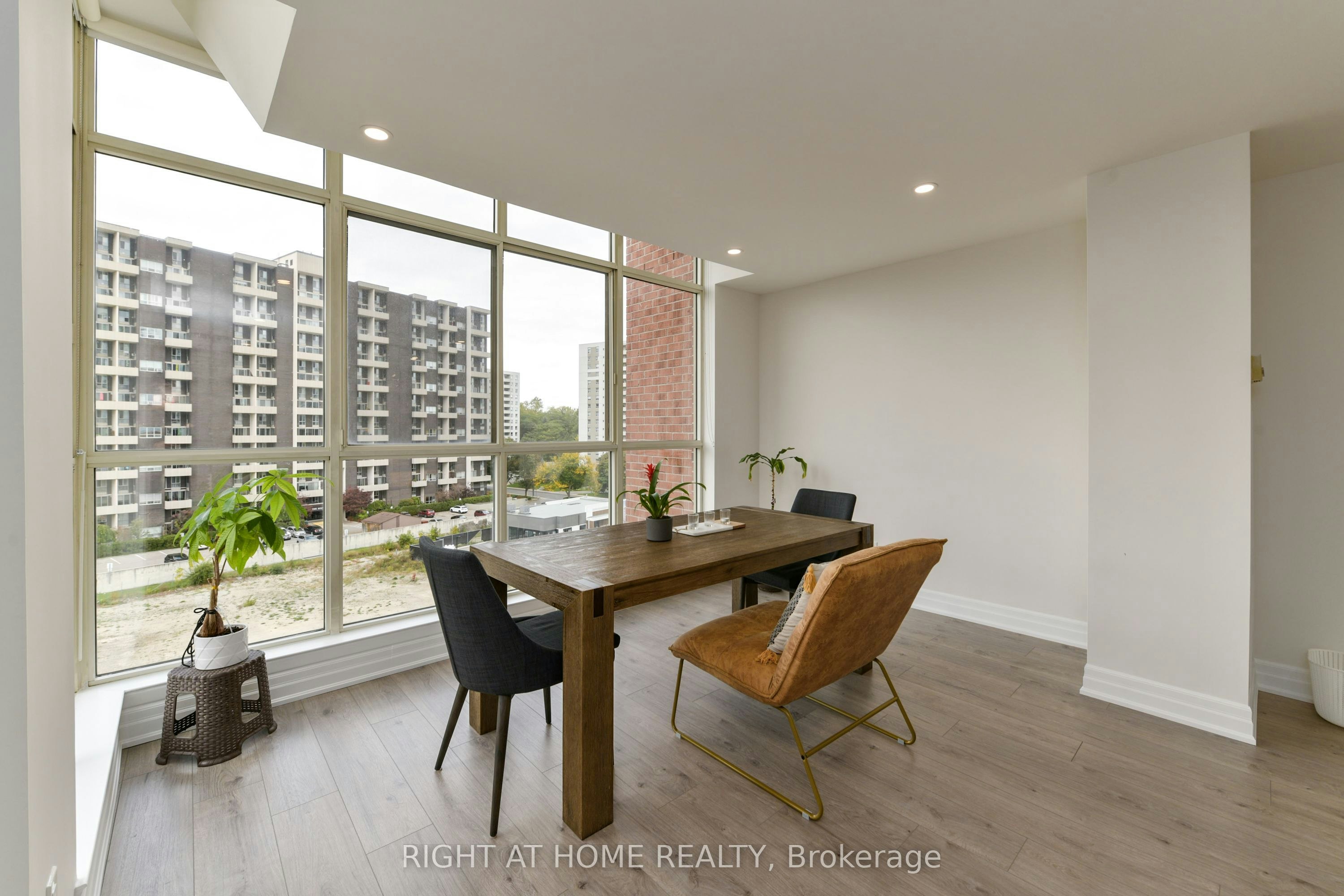 853-24 Southport Street, Toronto, ON, M6S 4Z1 - 9
