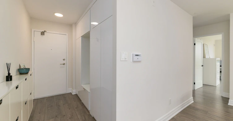 853-24 Southport Street, Toronto, ON, M6S 4Z1 - 4