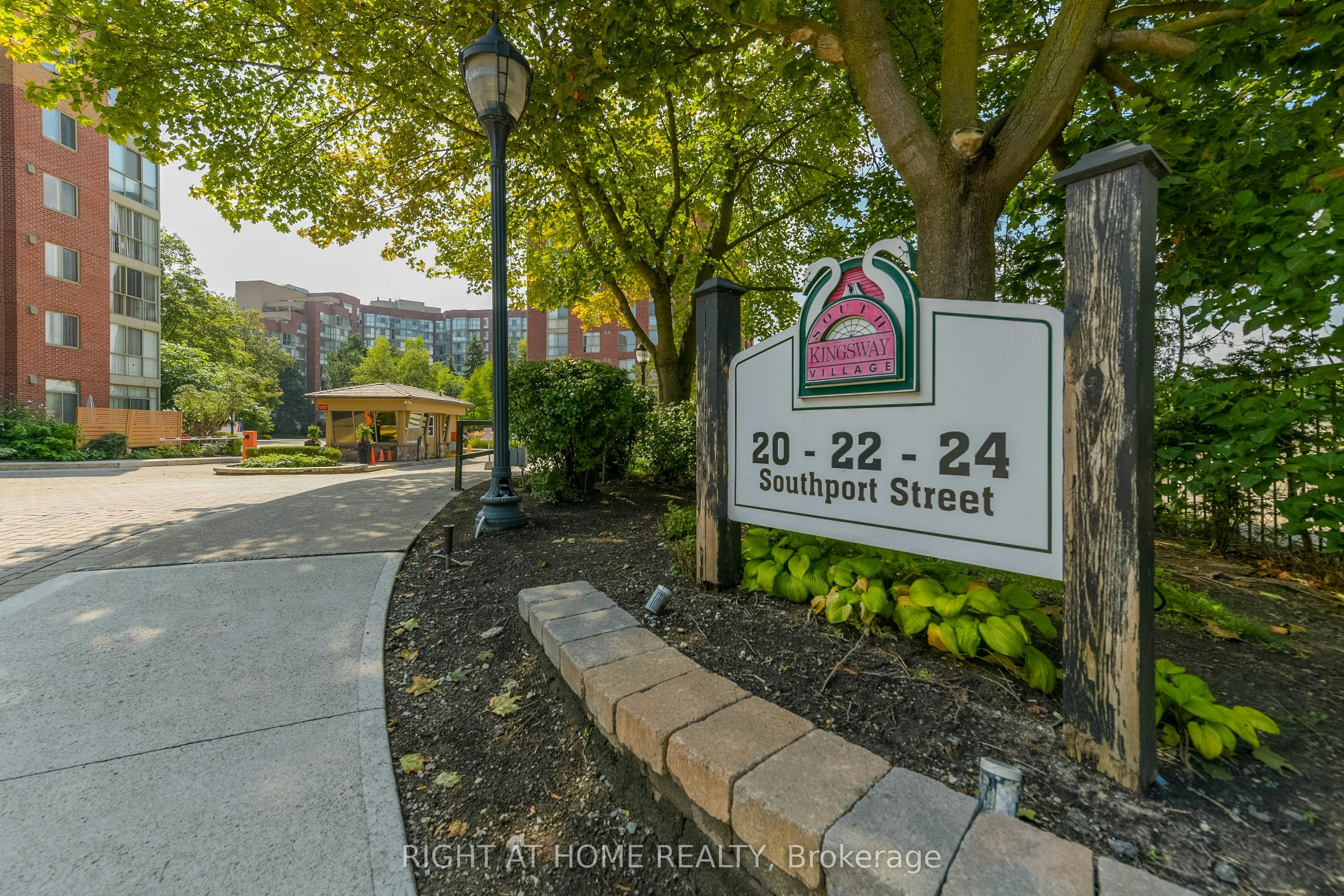 853-24 Southport Street, Toronto, ON, M6S 4Z1 - 24