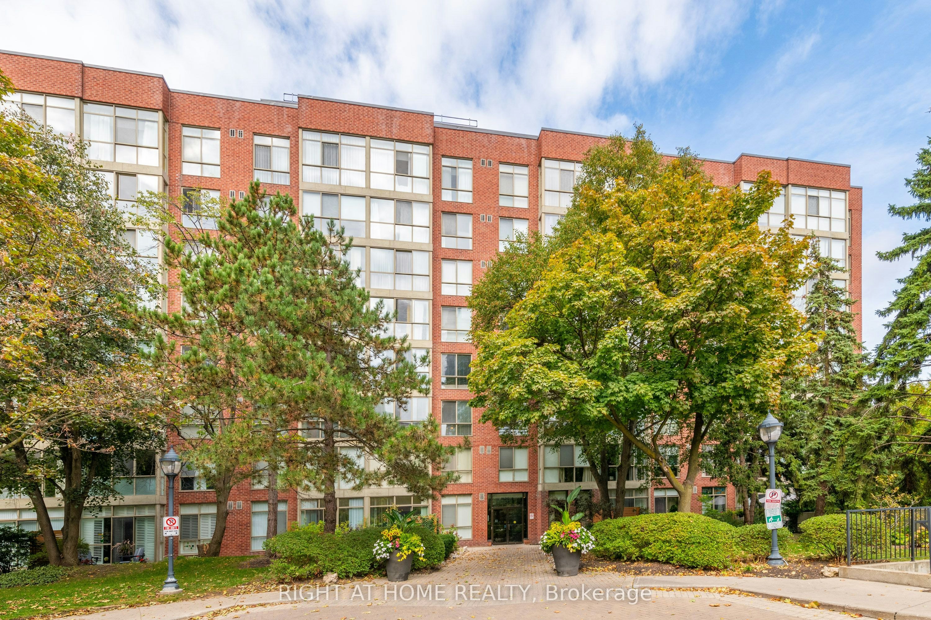 853-24 Southport Street, Toronto, ON, M6S 4Z1 - 23