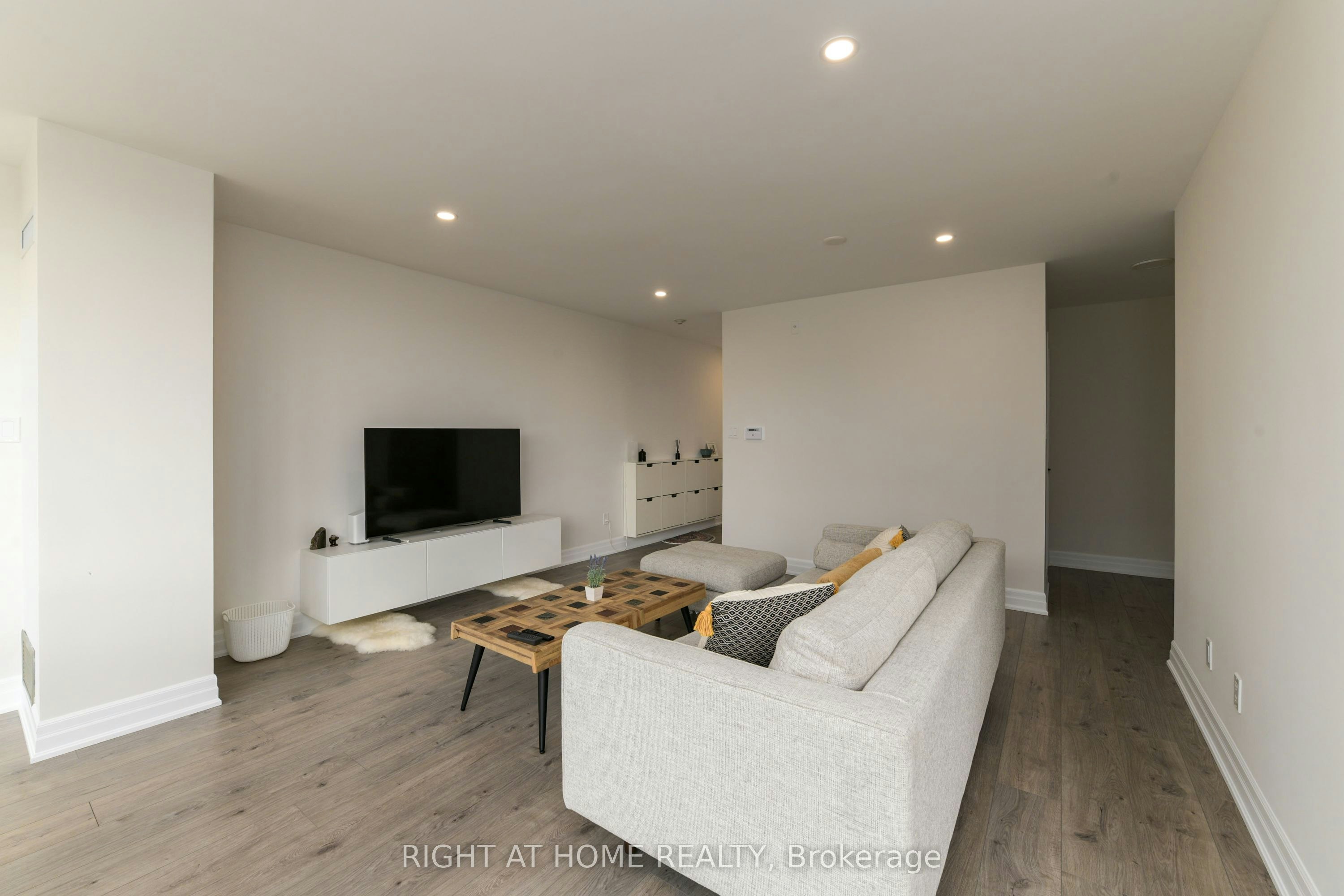853-24 Southport Street, Toronto, ON, M6S 4Z1 - 6