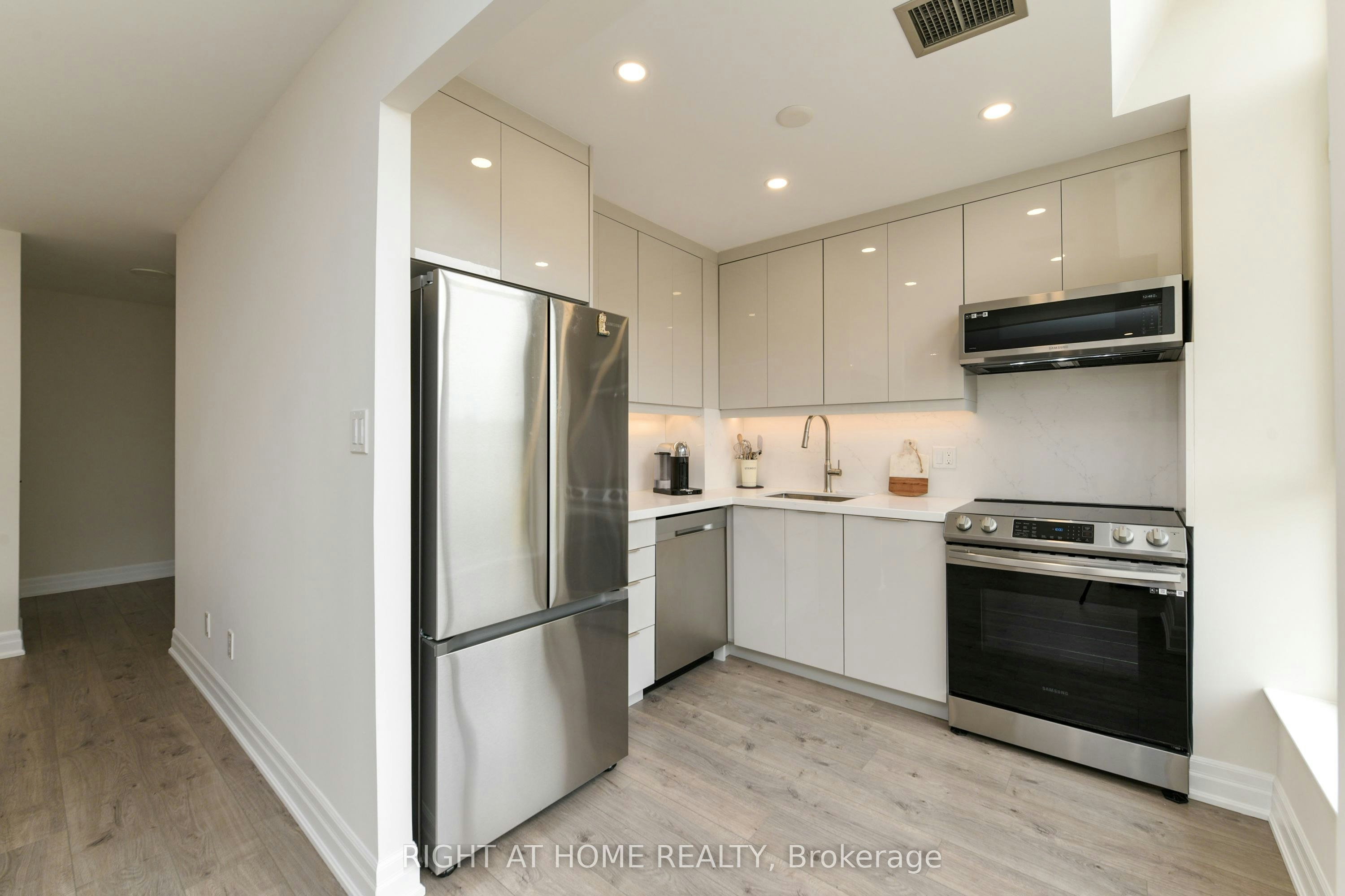 853-24 Southport Street, Toronto, ON, M6S 4Z1 - 11