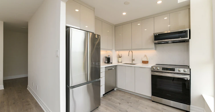 853-24 Southport Street, Toronto, ON, M6S 4Z1 - 11