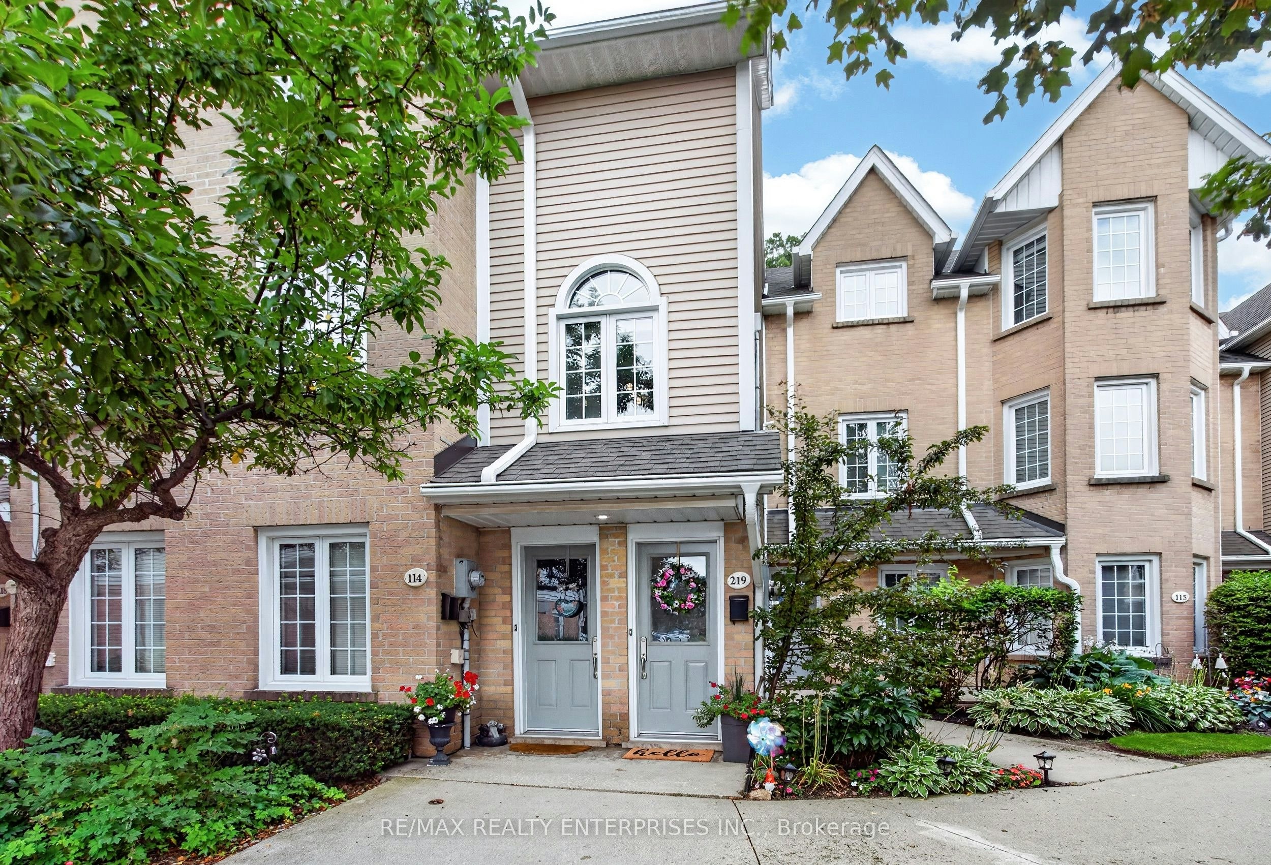 219-2110 Cleaver Avenue, Burlington, ON, L7M 3Z4
