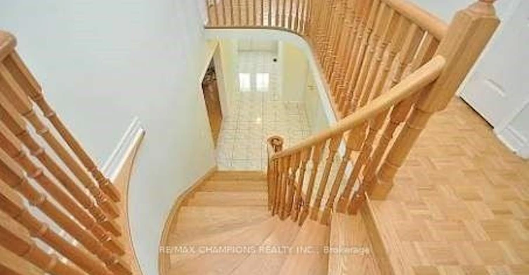 10 Sprucelands Avenue, Brampton, ON, L6R 1M5 - 2