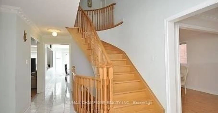 10 Sprucelands Avenue, Brampton, ON, L6R 1M5 - 3