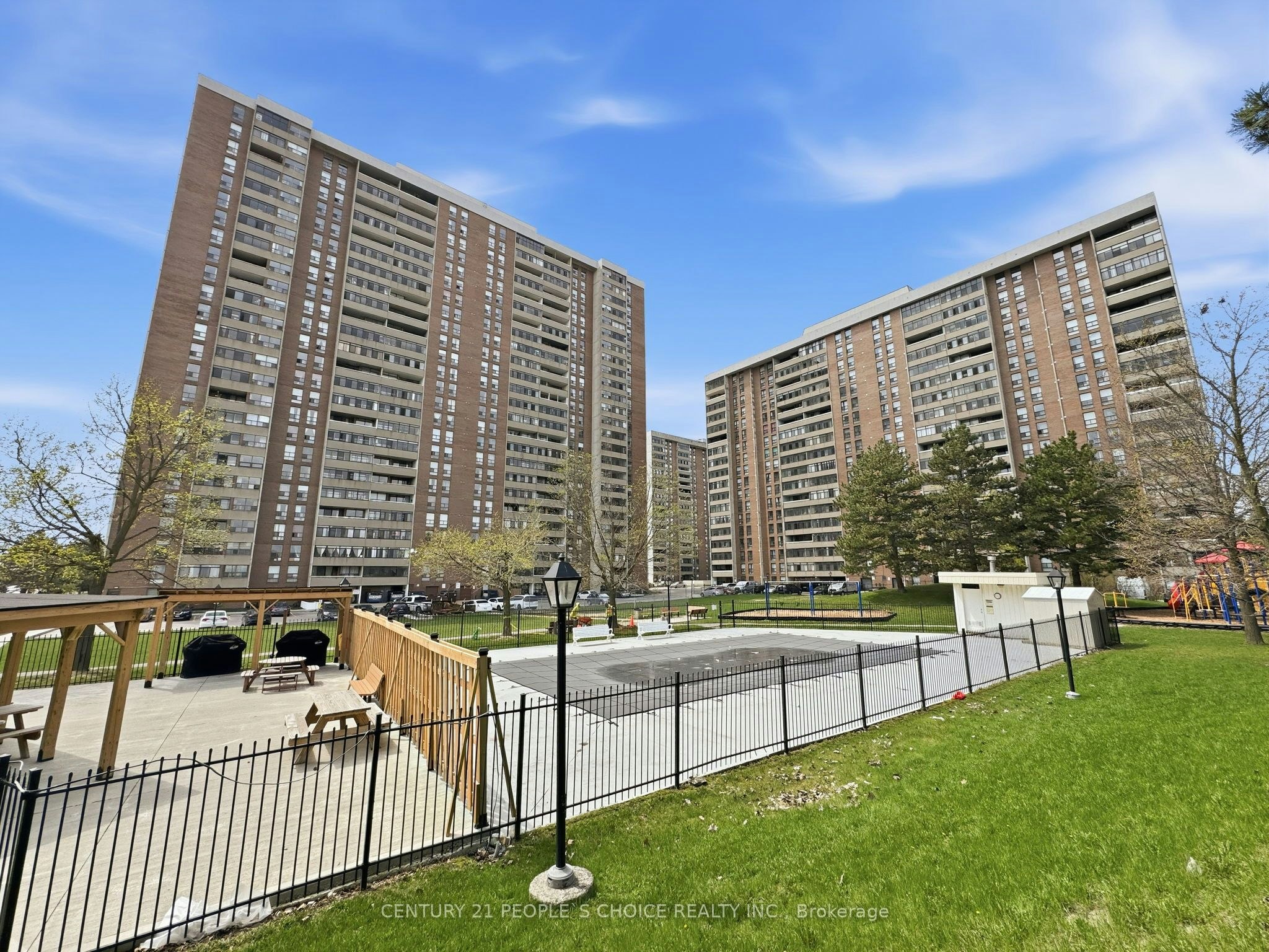 2109-18 Knightsbridge Road, Brampton, ON, L6T 3X5