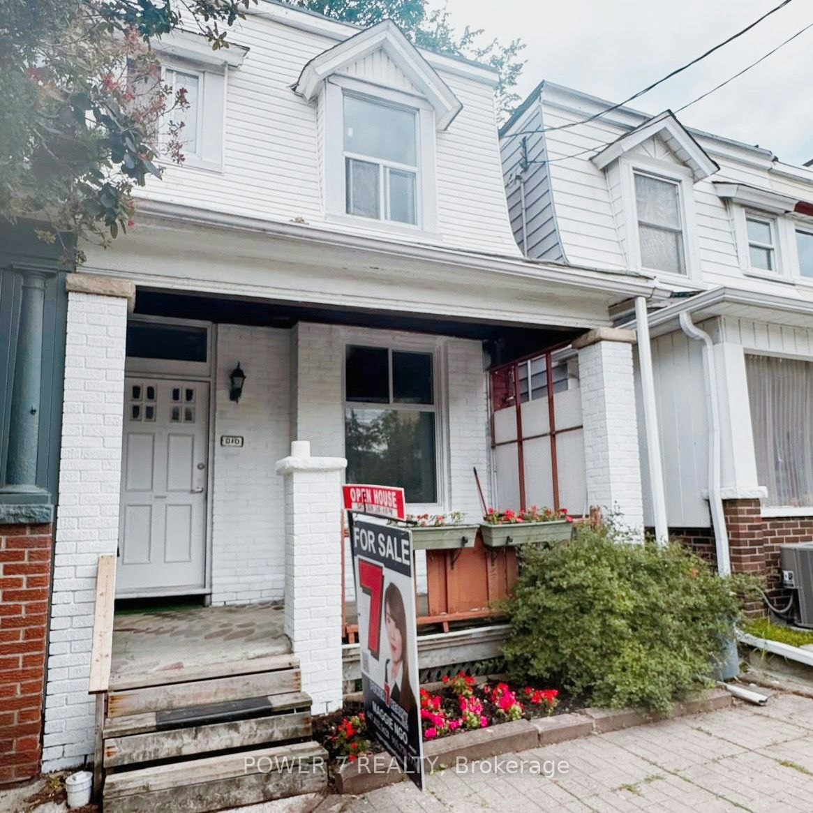810 Ossington Avenue, Toronto, ON, M6G 3V1