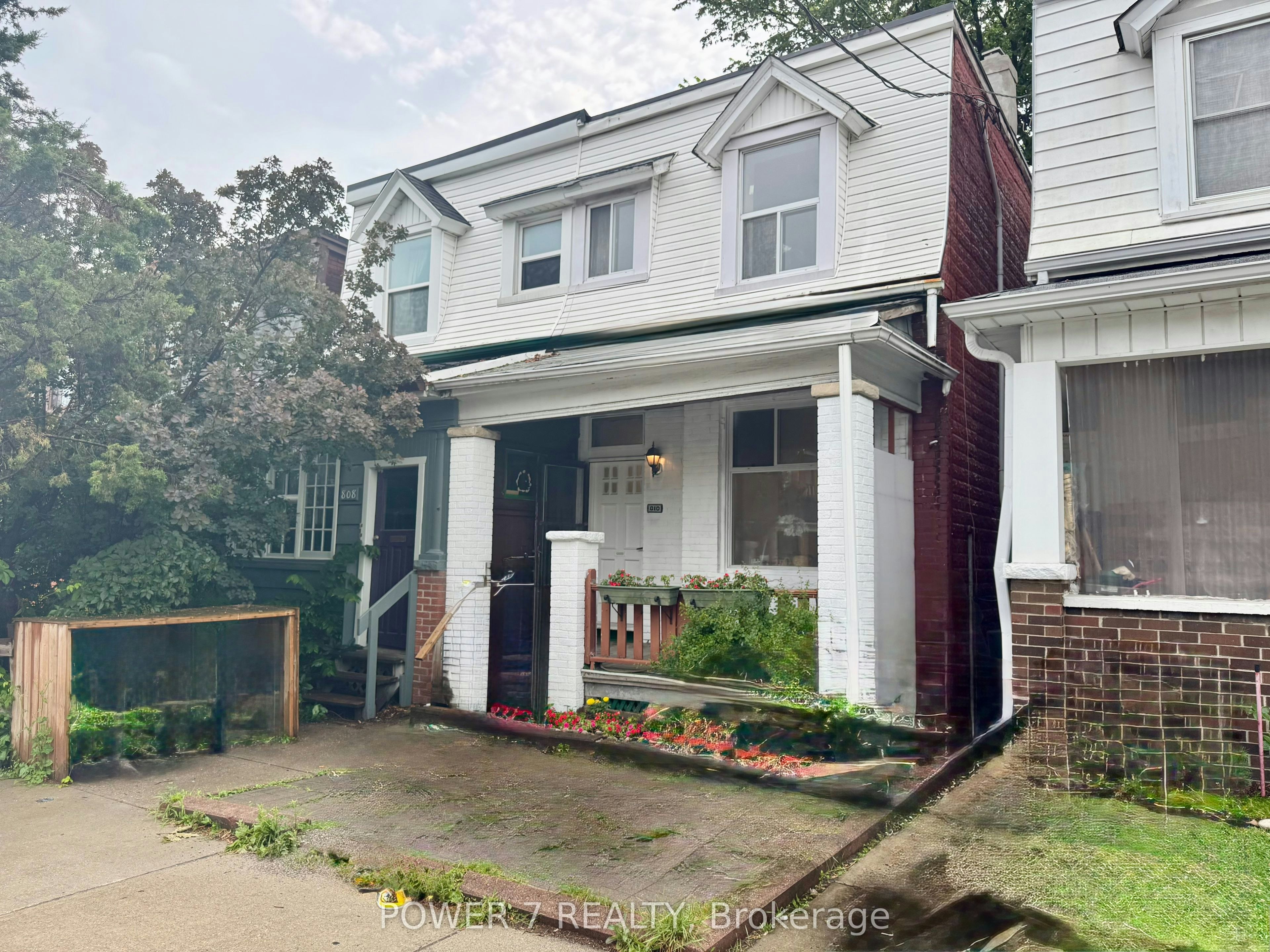 810 Ossington Avenue, Toronto, ON, M6G 3V1