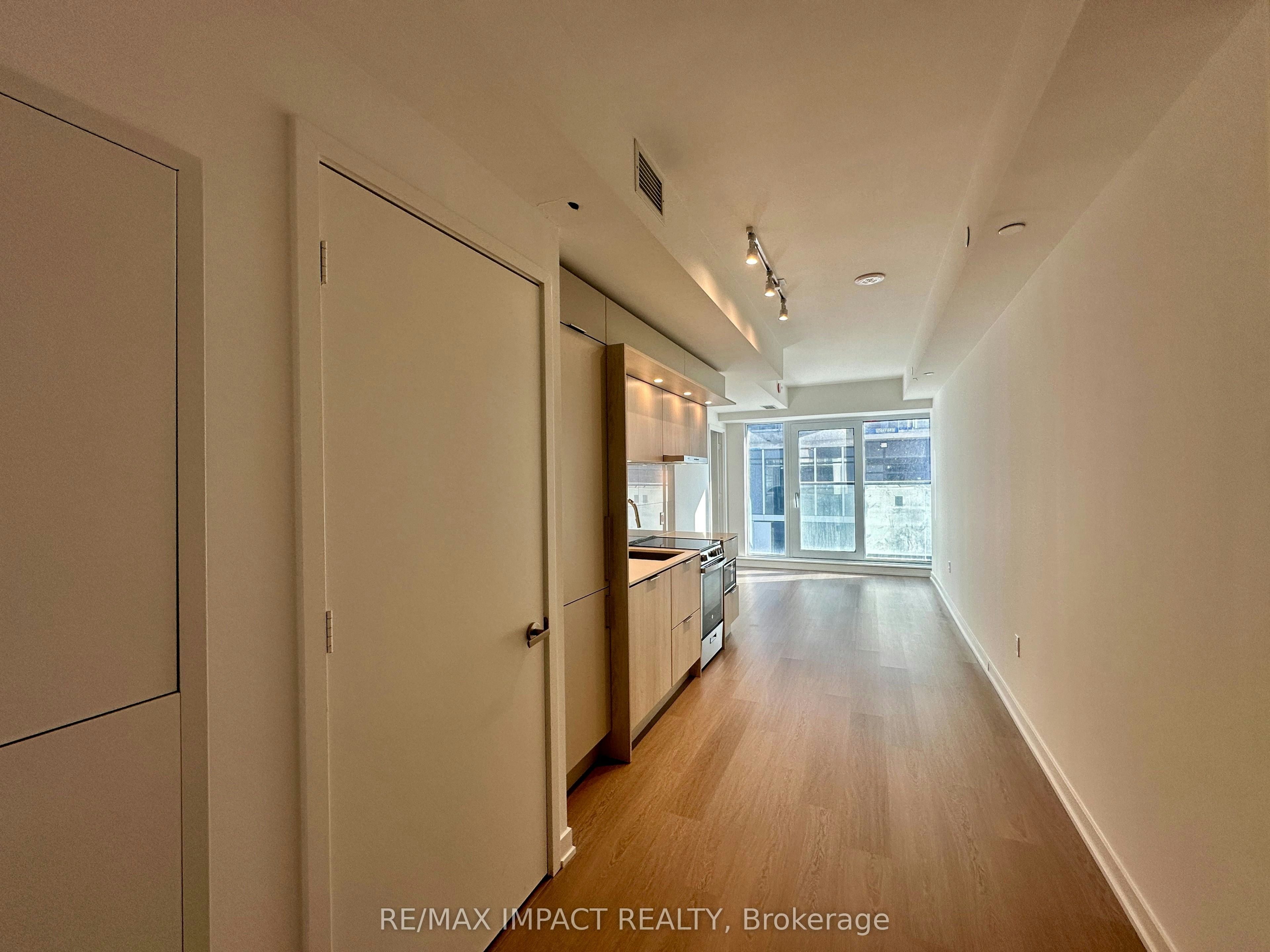 448 Burnhamthorpe Road W, Mississauga, ON, L5B 0R4 - 11