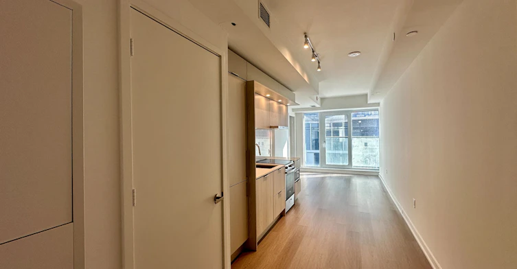 448 Burnhamthorpe Road W, Mississauga, ON, L5B 0R4 - 11