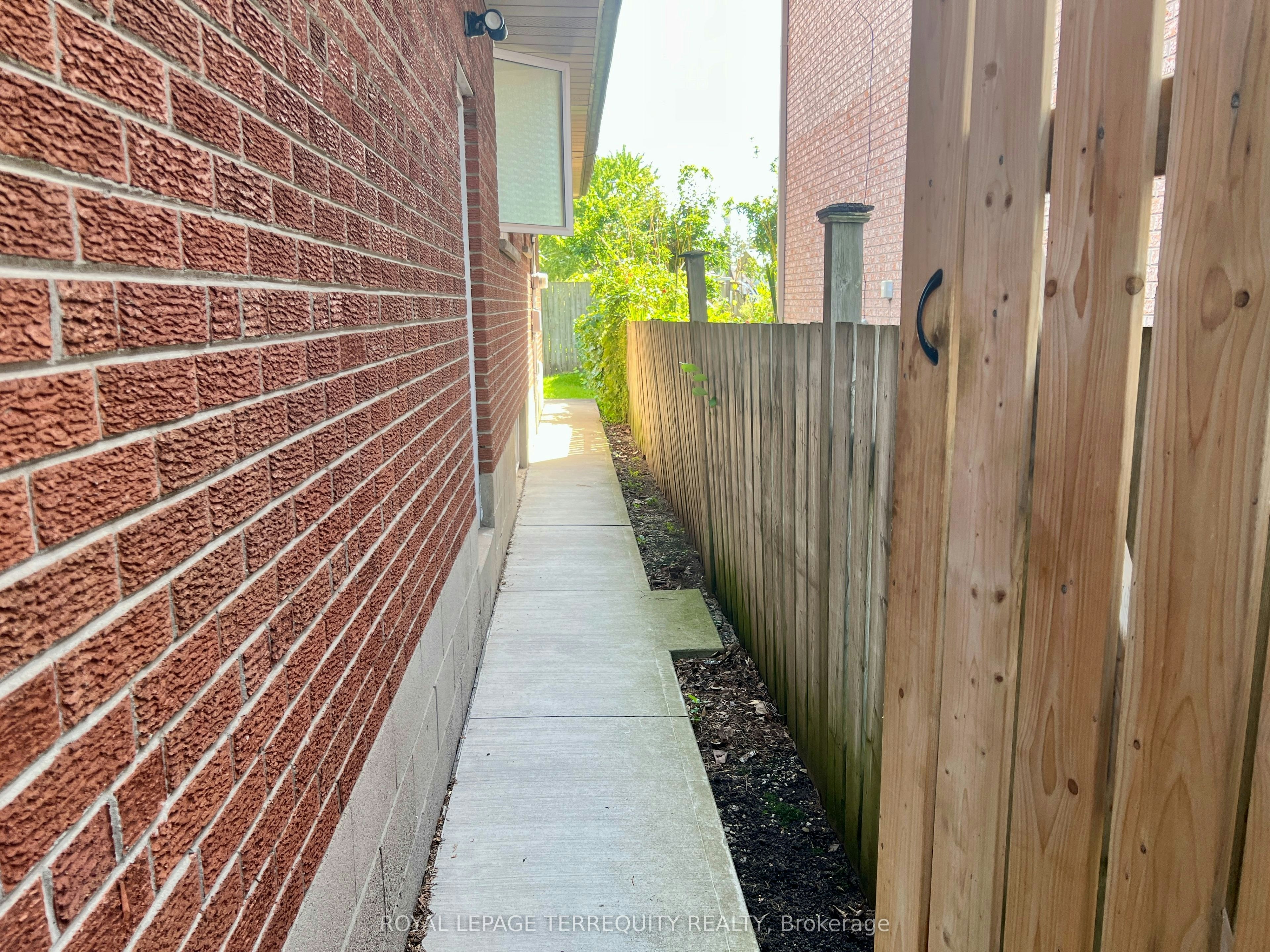 Lower-896 Fourth Street, Mississauga, ON, L5E 1J6 - 4