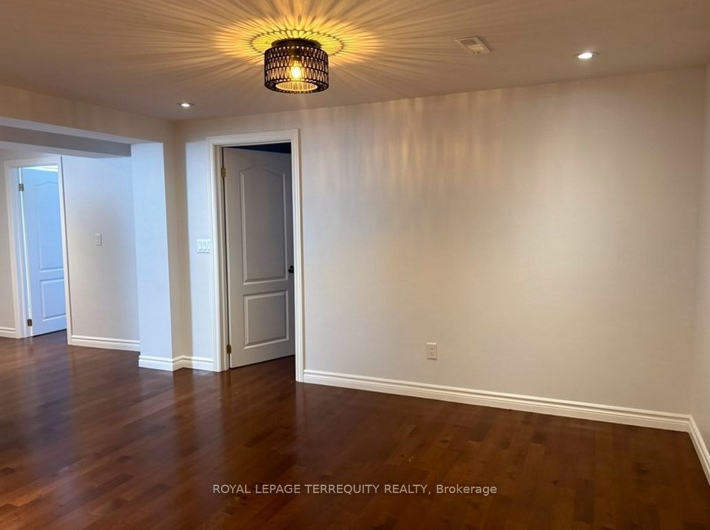 Lower-896 Fourth Street, Mississauga, ON, L5E 1J6 - 2