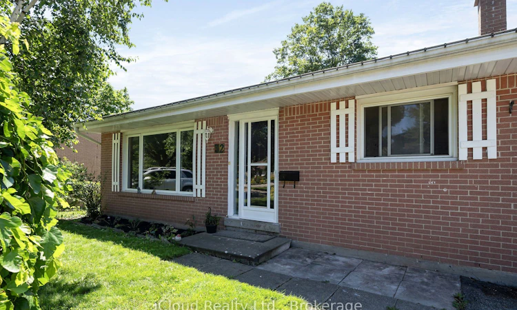 32 Mowbray Place