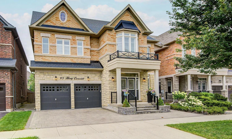 95 Hoey Crescent
