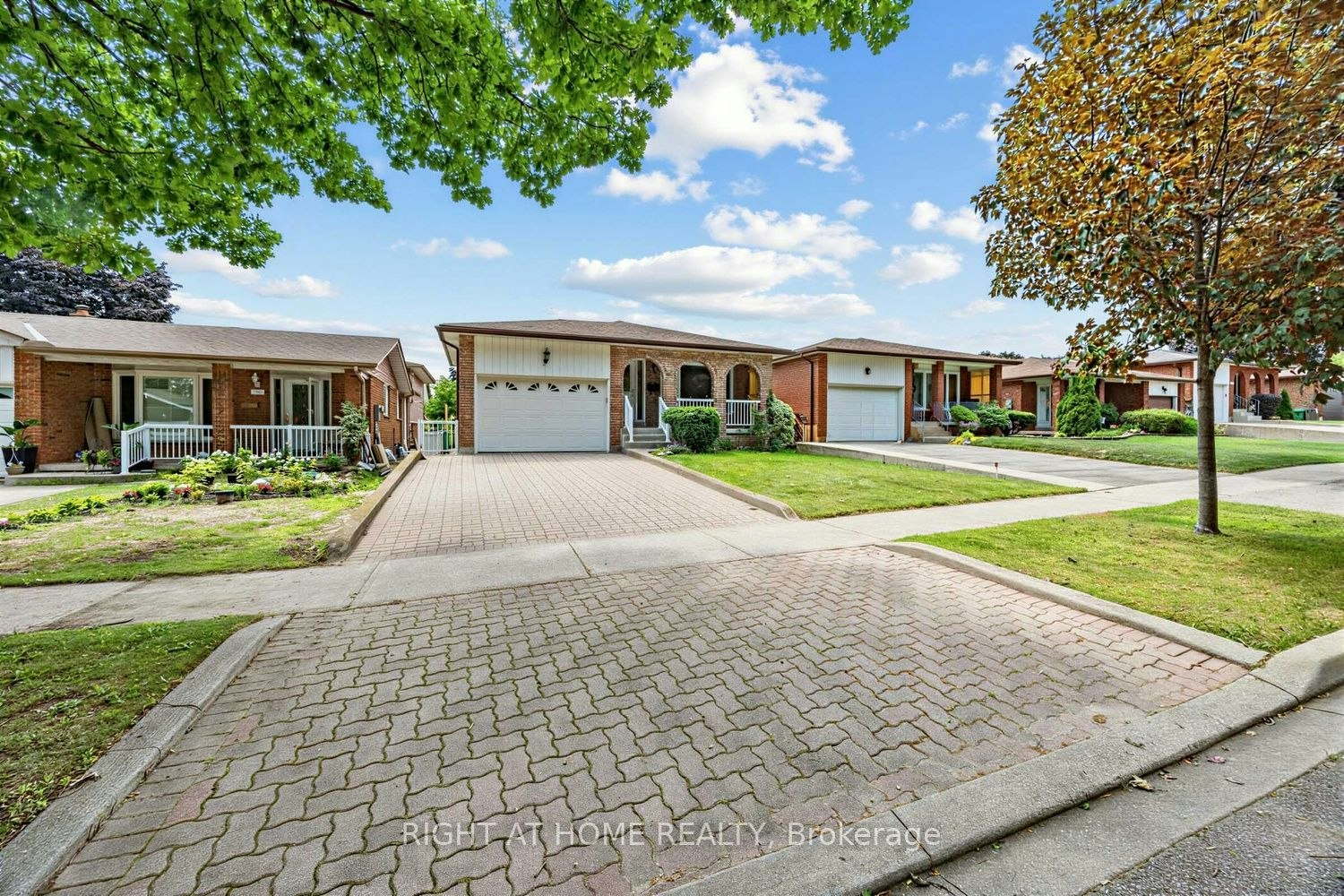 3126 Mccarthy Court, Mississauga, ON, L4Y 3Z5