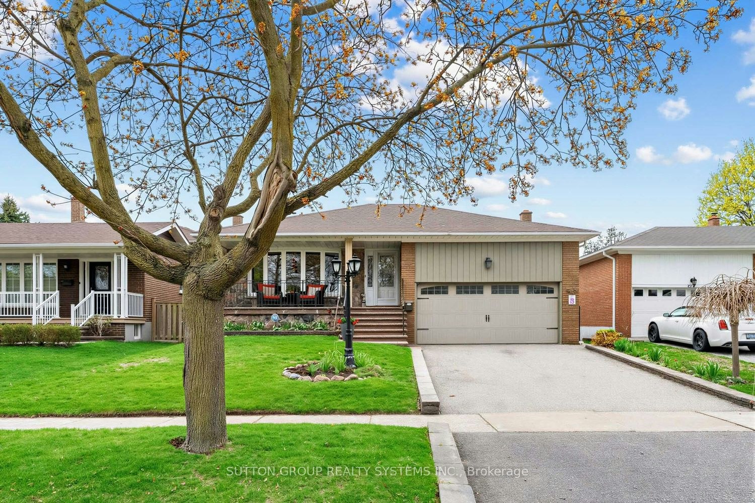 228 Chantenay Drive, Mississauga, ON, L5A 1E4