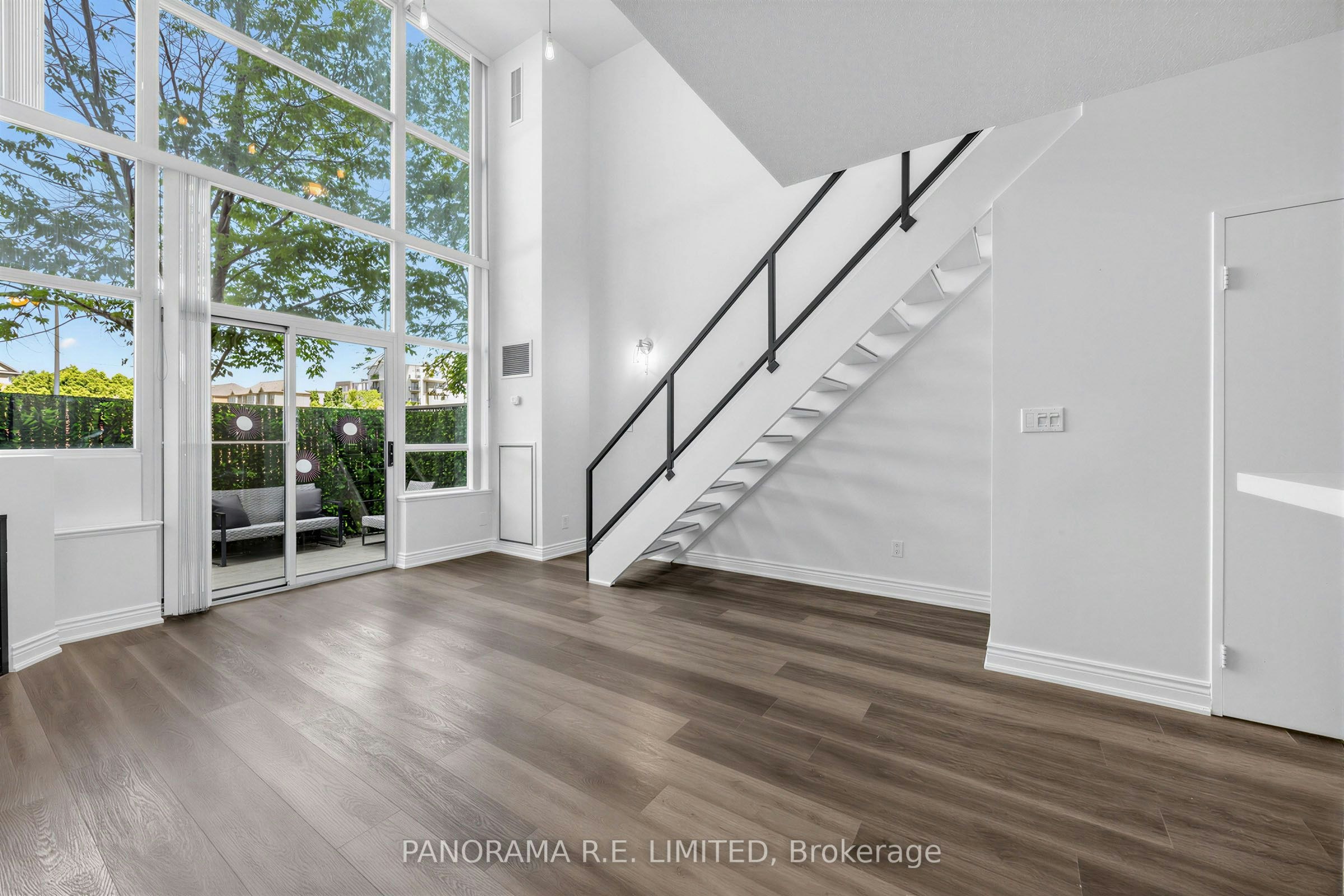 122-200 Manitoba Street, Toronto, ON, M8Y 3Y9 - 2