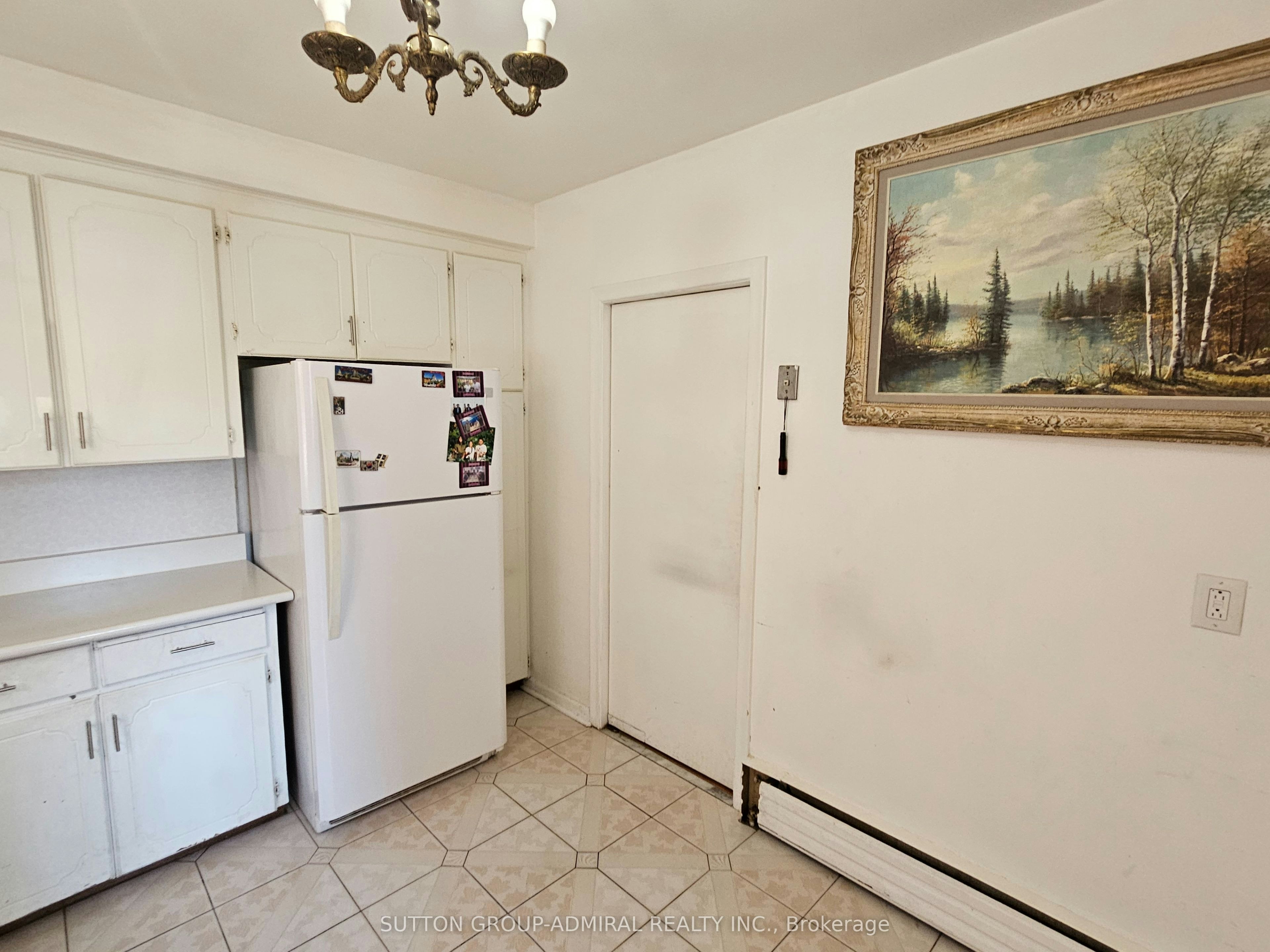 7 Elway Court, Toronto, ON, M6B 2N7 - 2