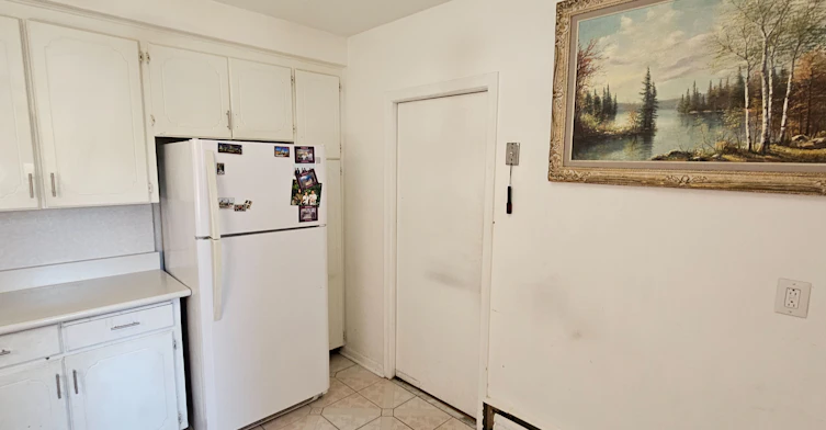 7 Elway Court, Toronto, ON, M6B 2N7 - 2