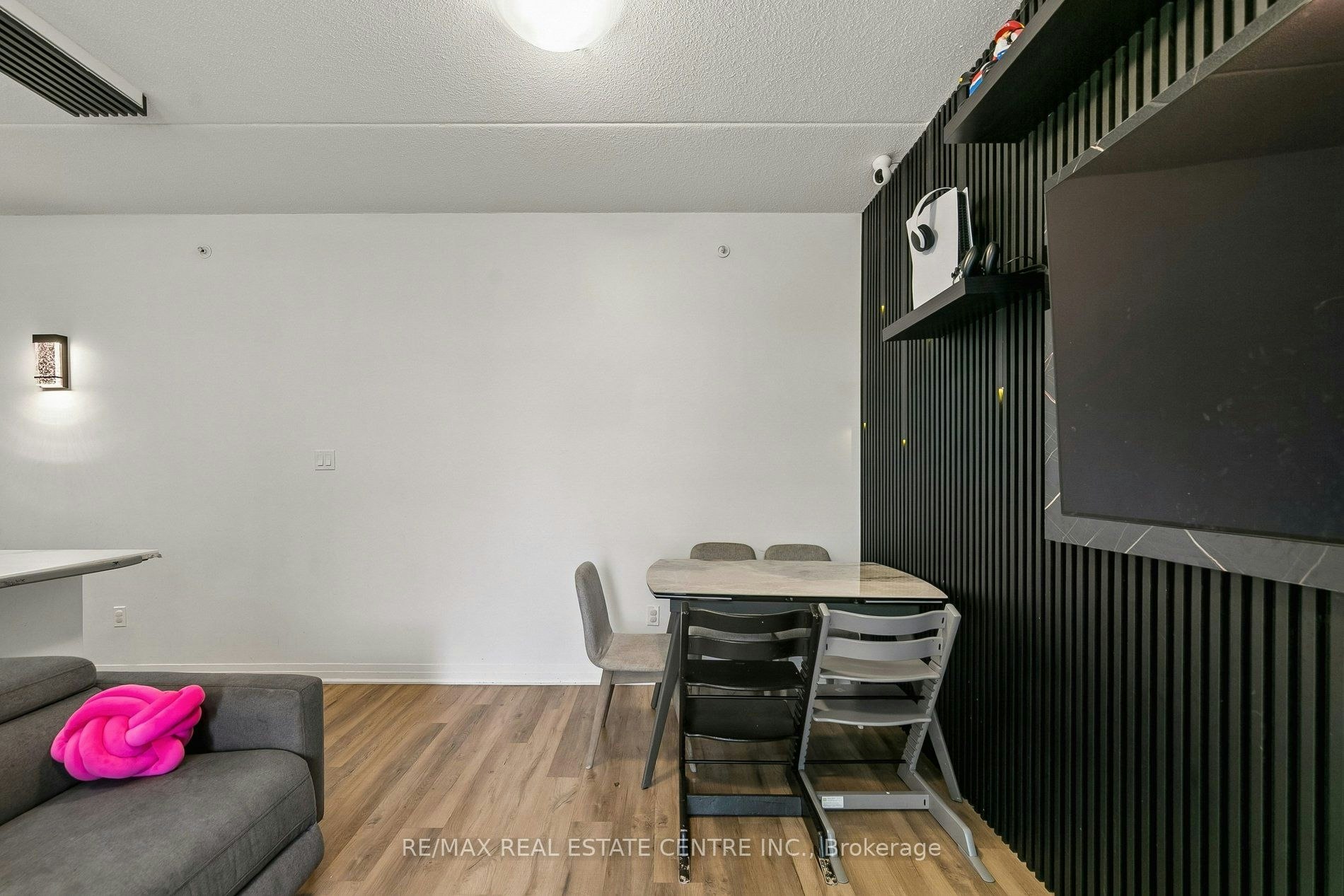 102-610 Farmstead Drive, Milton, ON, L9T 8X5 - 10