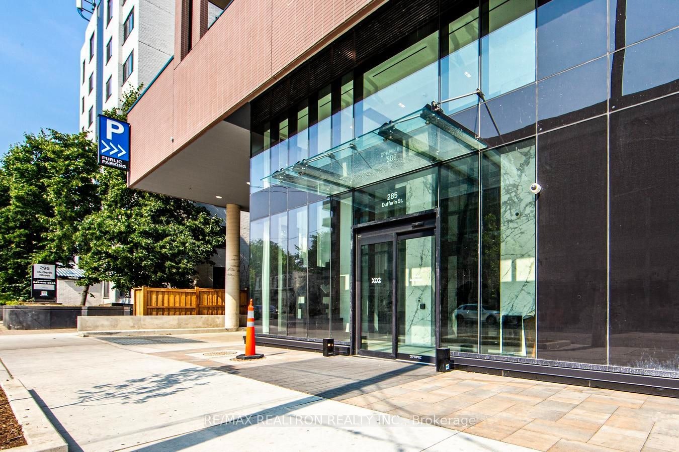 303-285 Dufferin Street, Toronto, ON, M6K 1Z7 - 2