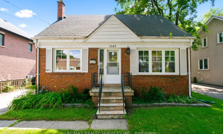 1544 Alexandra Boulevard
