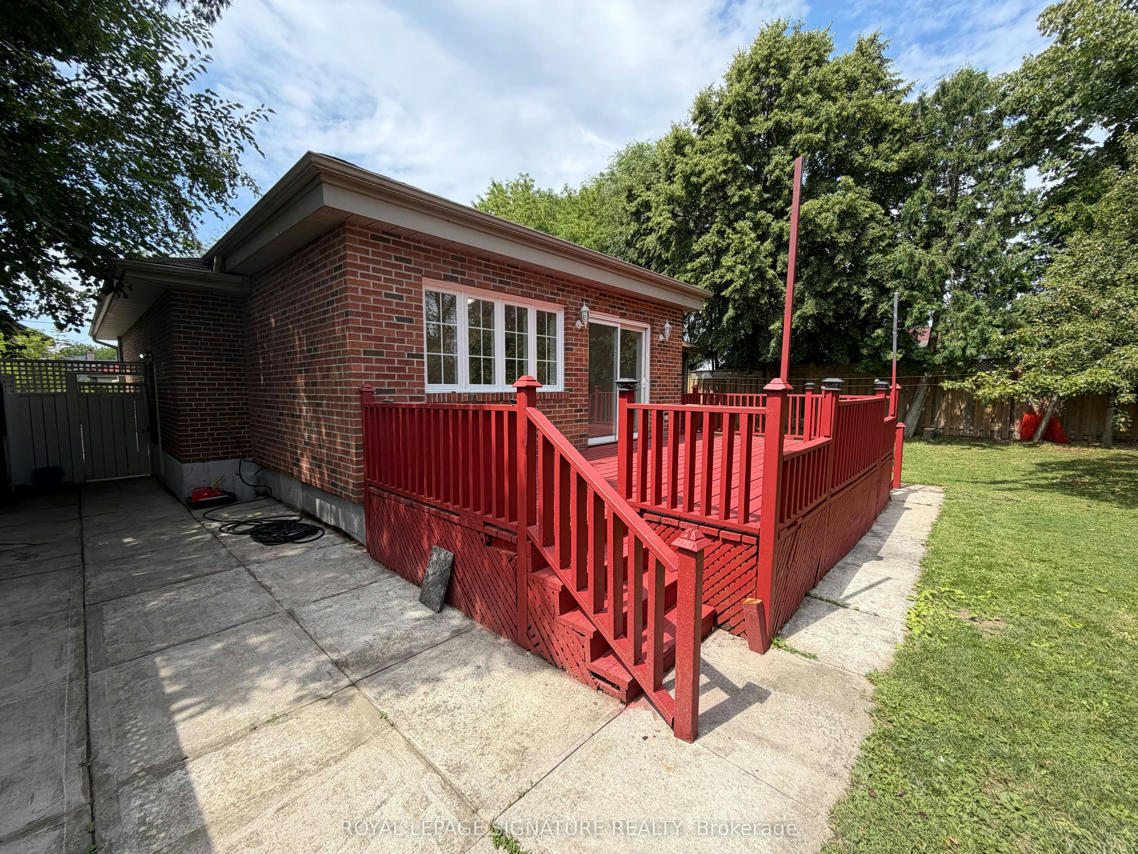 834 Mississauga Valley Boulevard, Mississauga, ON, L5A 1Z8