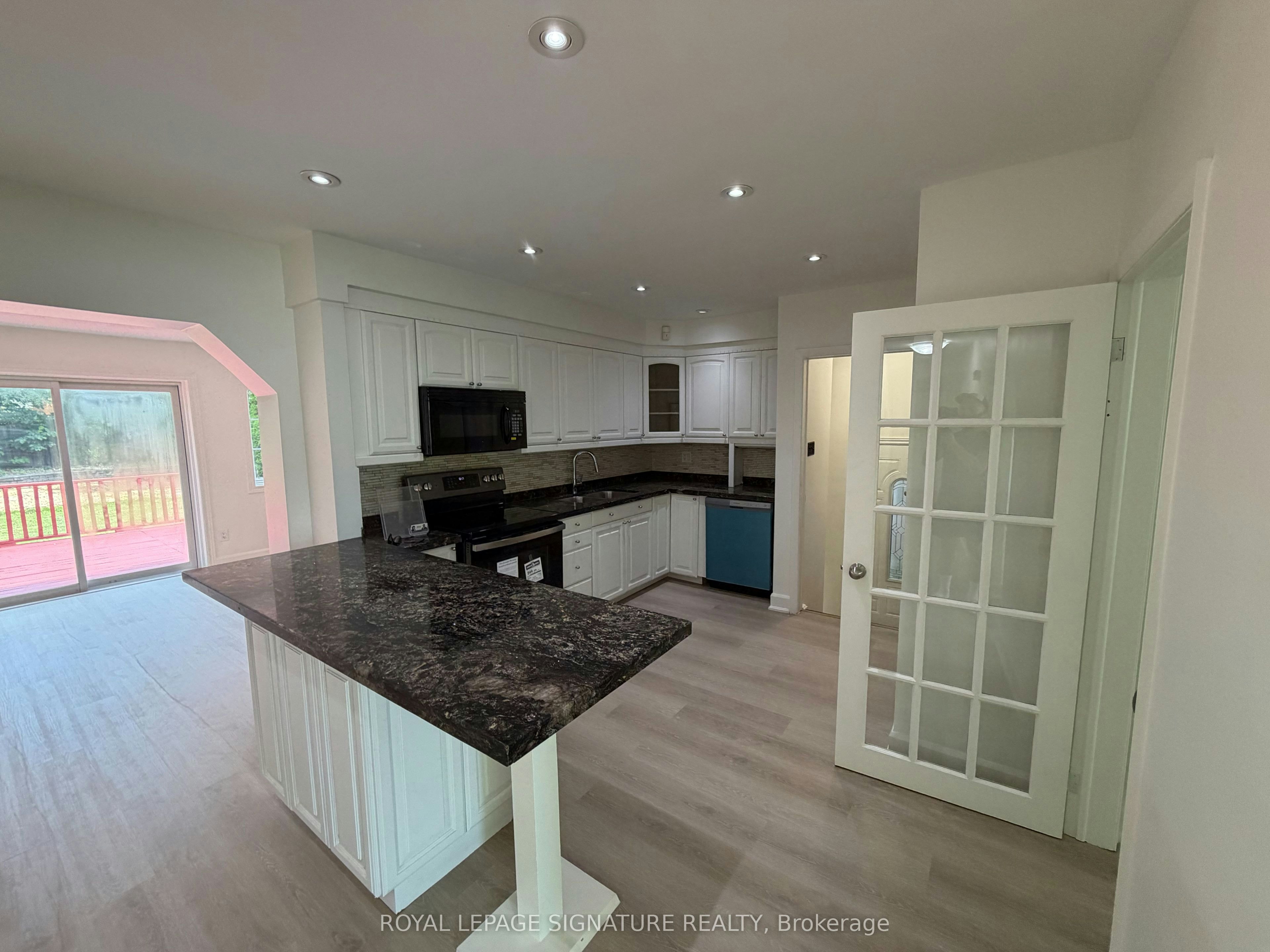 834 Mississauga Valley Boulevard, Mississauga, ON, L5A 1Z8