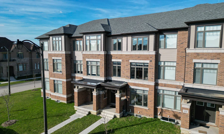 25 Lipscott Drive