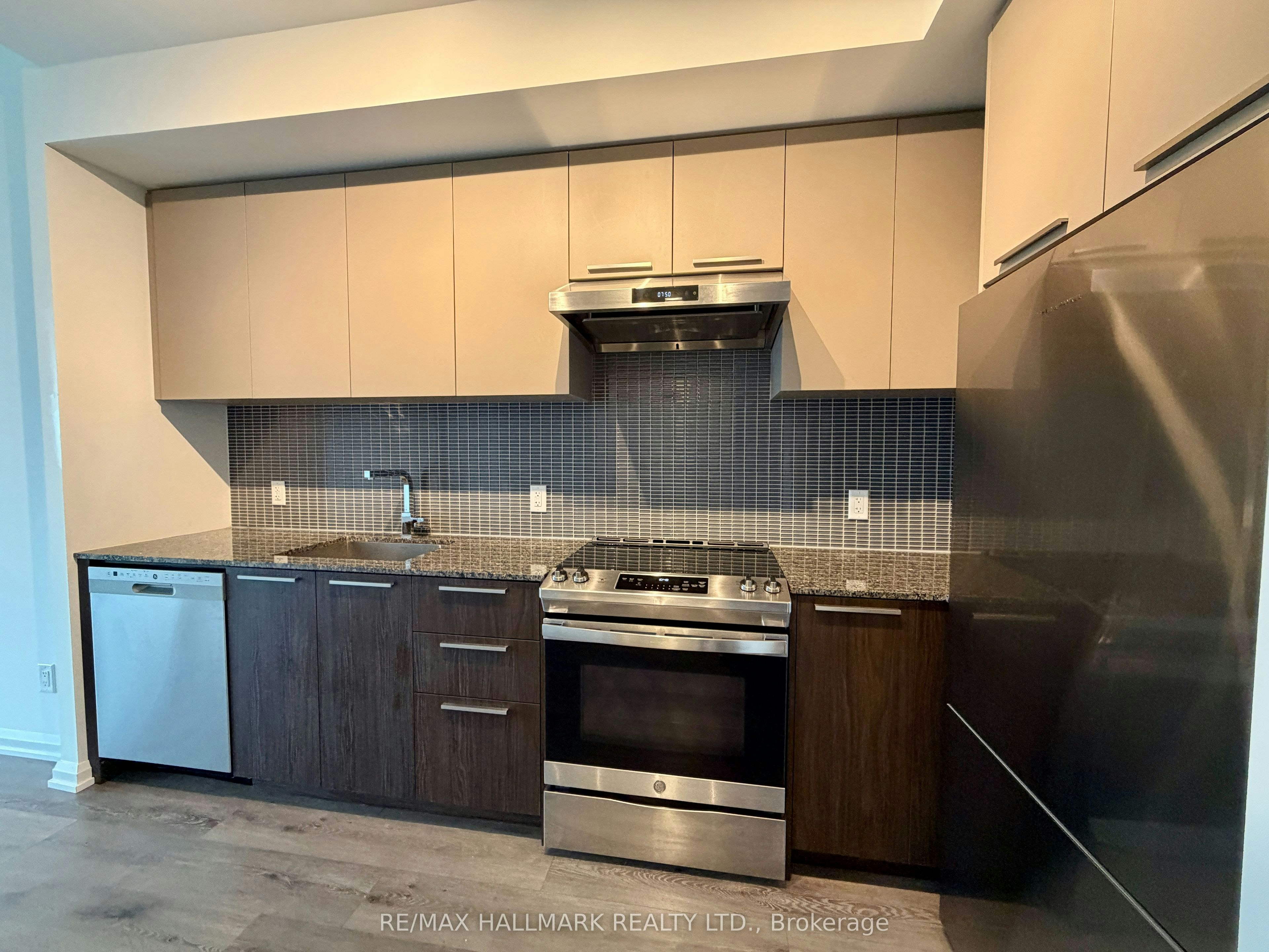 703-4208 Dundas Street W, Toronto, ON, M8X 1Y6 - 4