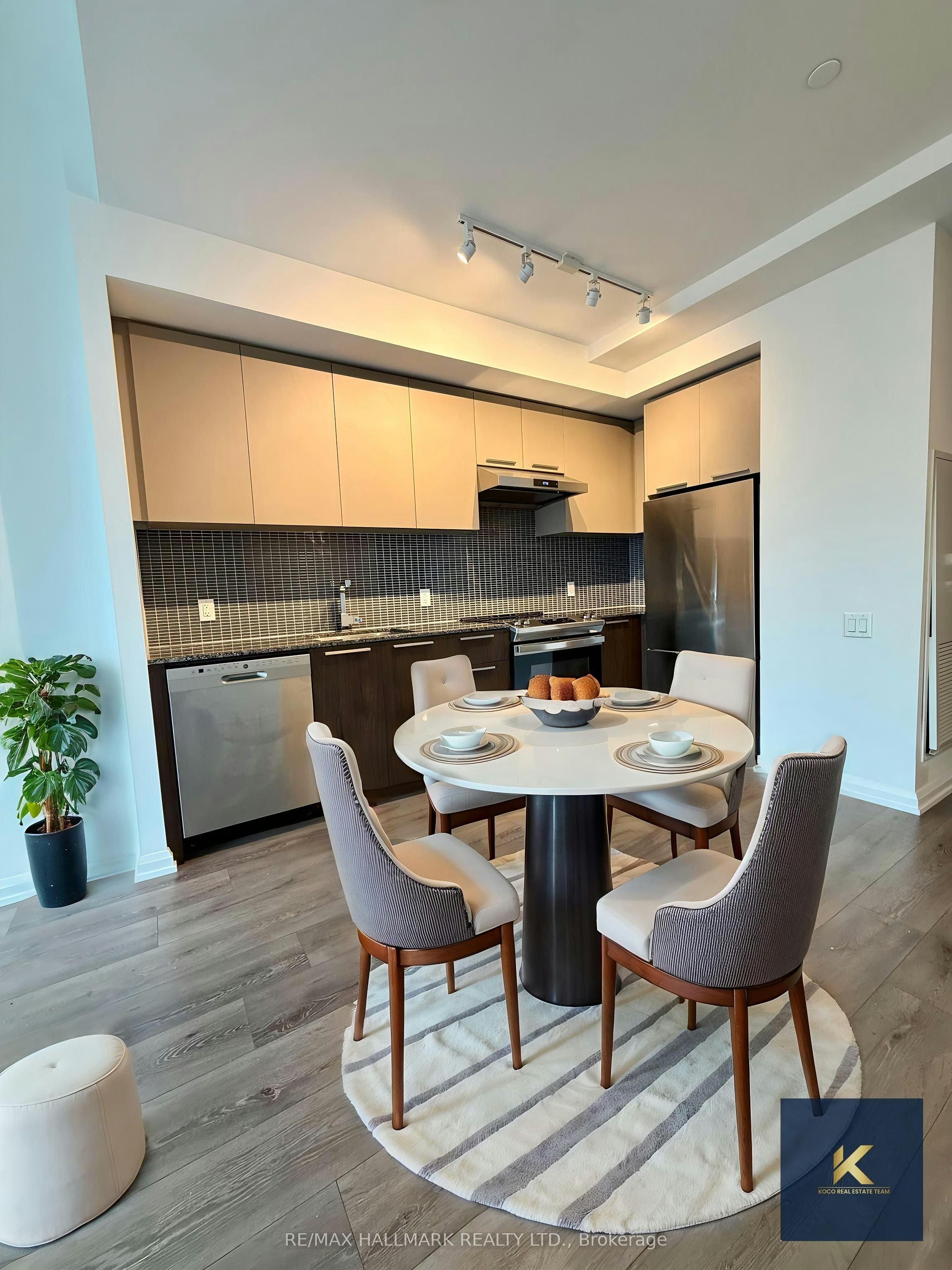 703-4208 Dundas Street W, Toronto, ON, M8X 1Y6 - 3