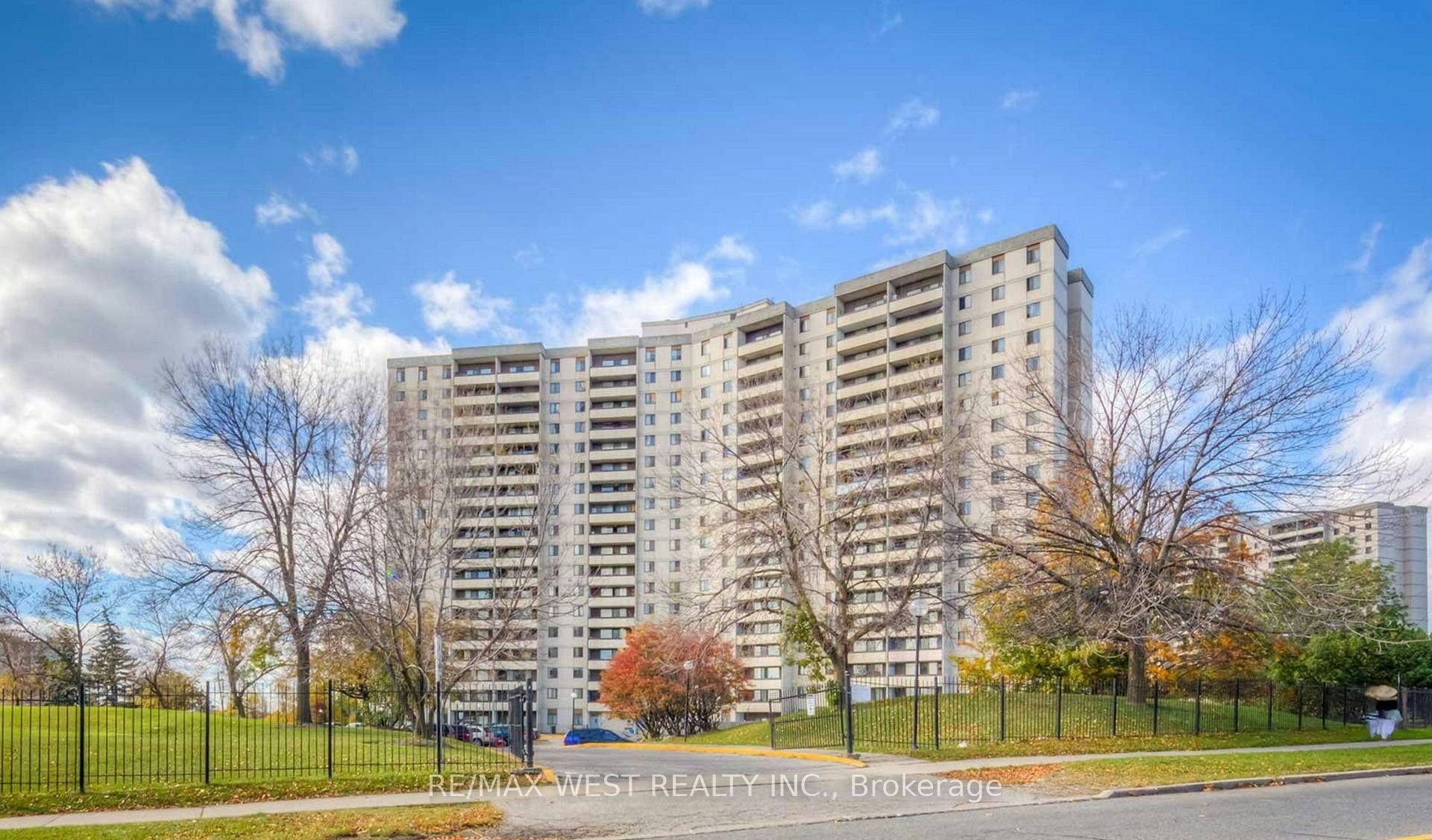 1510-5 San Romano Way, Toronto, ON, M3N 2Y4
