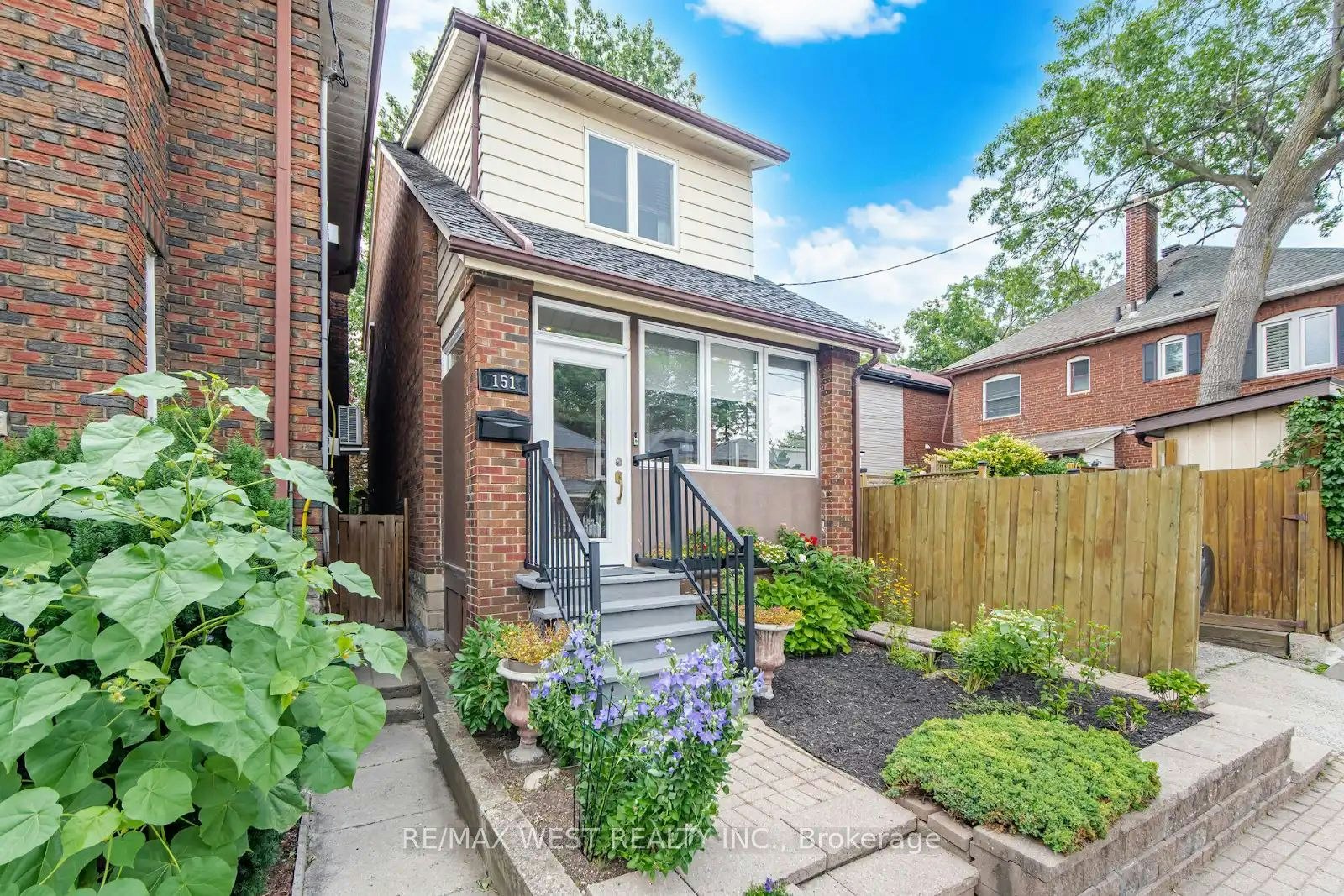 151 Jane Street, Toronto, ON, M6S 3Y8