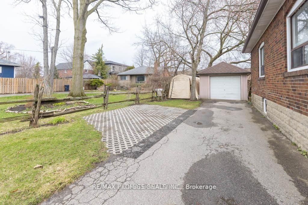 41 Thirty Third Street, Toronto, ON, M8W 3H2 - 41