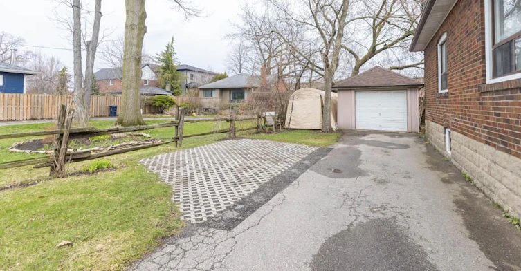 41 Thirty Third Street, Toronto, ON, M8W 3H2 - 41