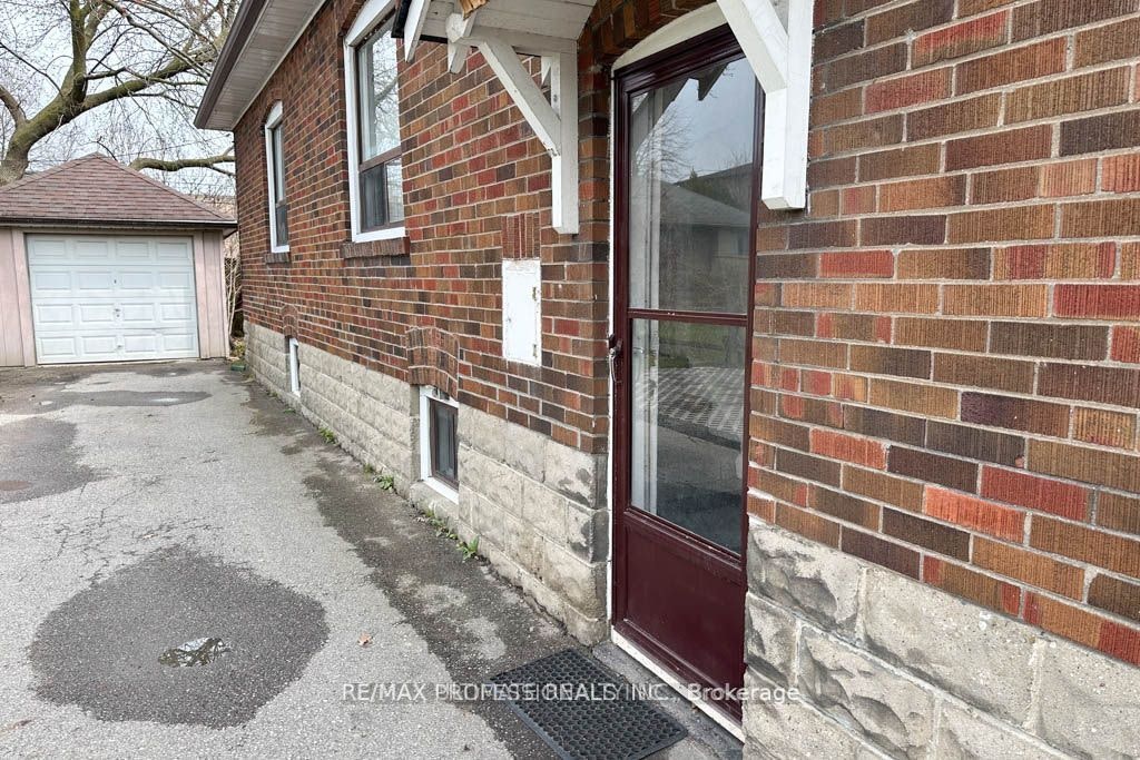 41 Thirty Third Street, Toronto, ON, M8W 3H2 - 33