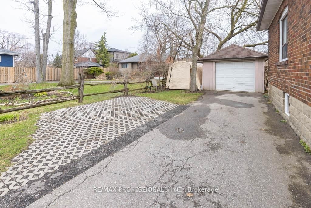 41 Thirty Third Street, Toronto, ON, M8W 3H2 - 39