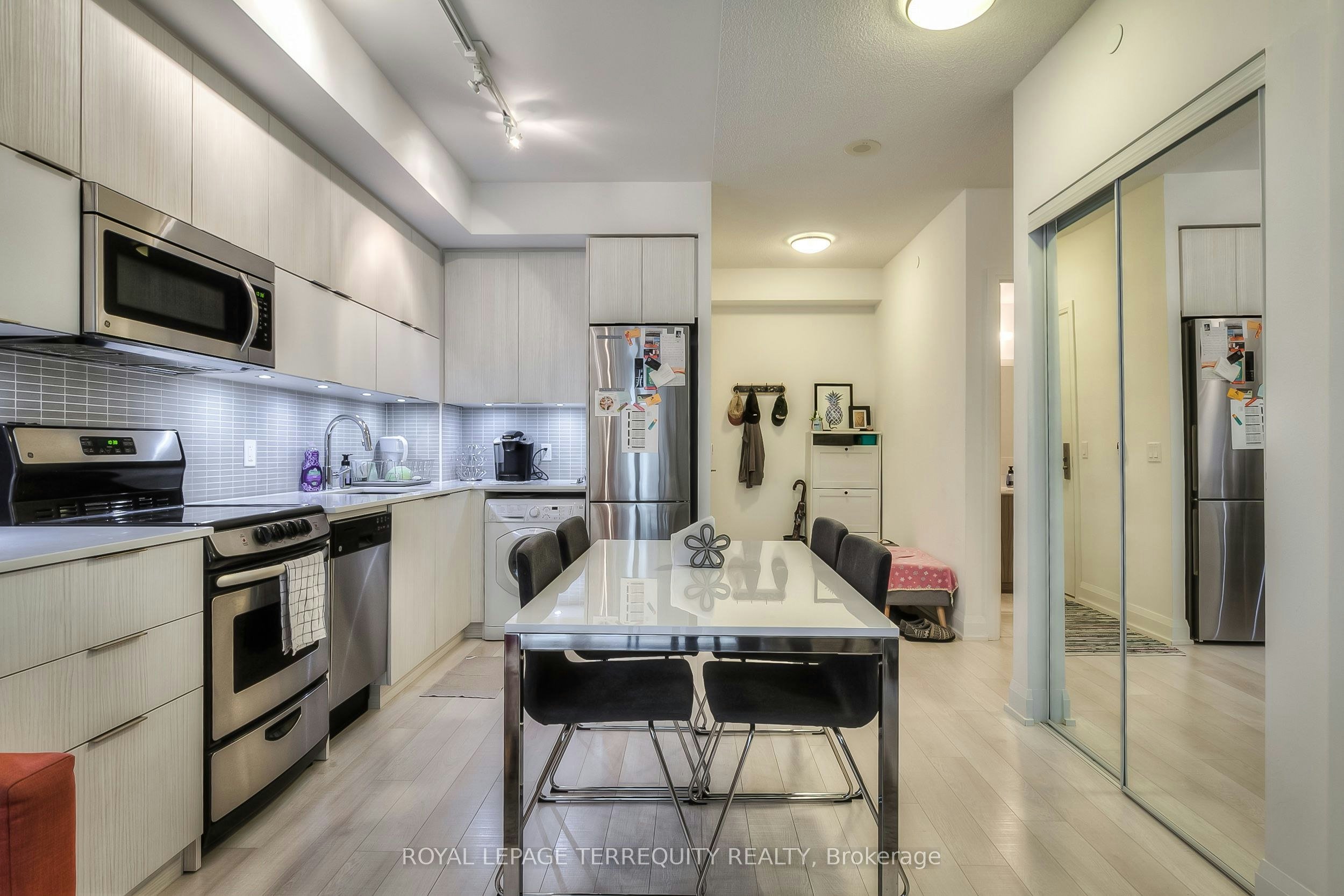 606-56 Annie Craig Drive, Toronto, ON, M8V 0C8 - 6